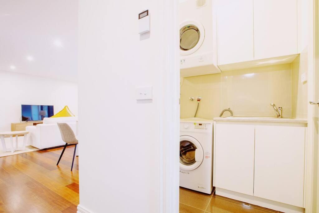 Peaceful and Spacious Modern Chadstone Home
