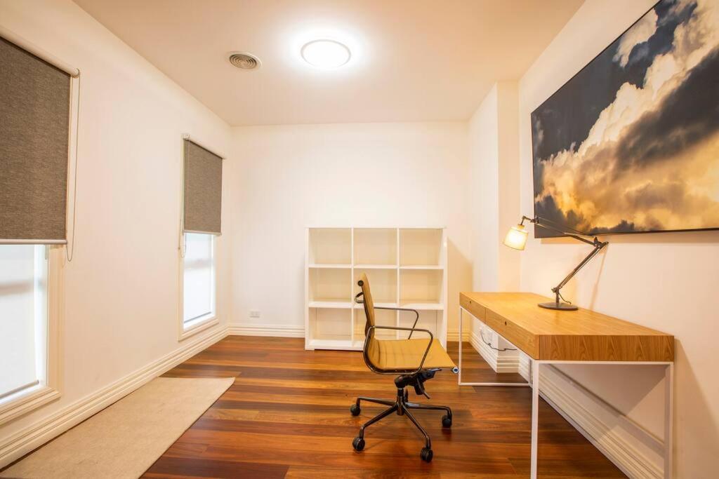 Peaceful and Spacious Modern Chadstone Home