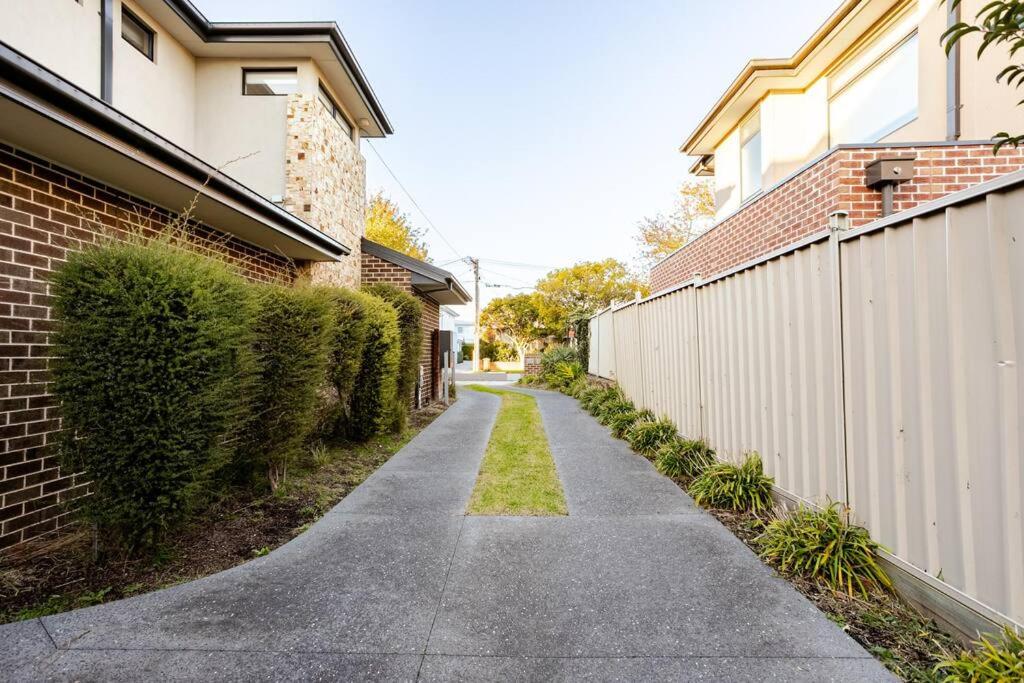 Peaceful and Spacious Modern Chadstone Home