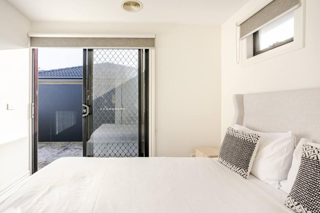 Peaceful and Spacious Modern Chadstone Home
