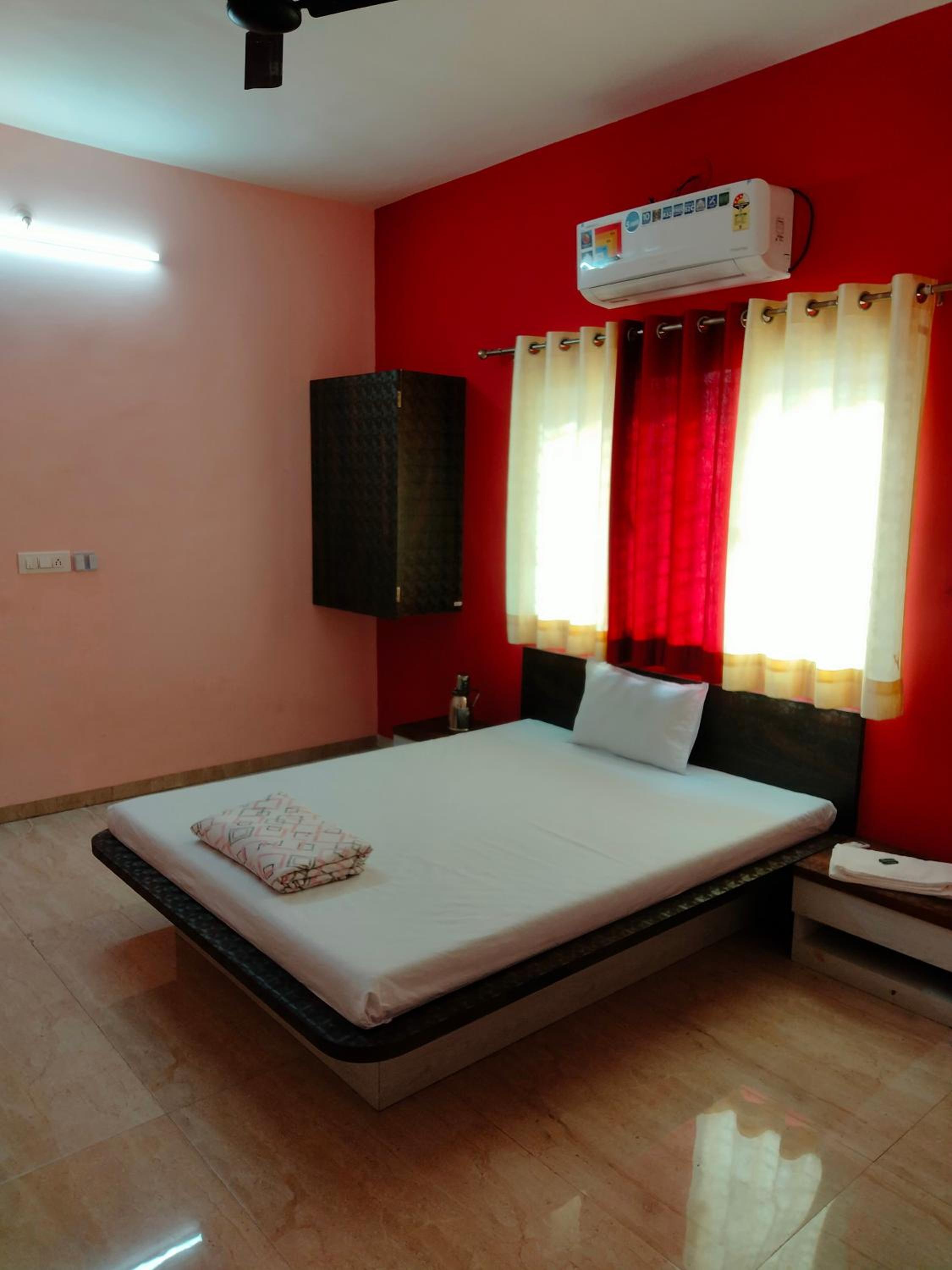 Vrundavan Lodge