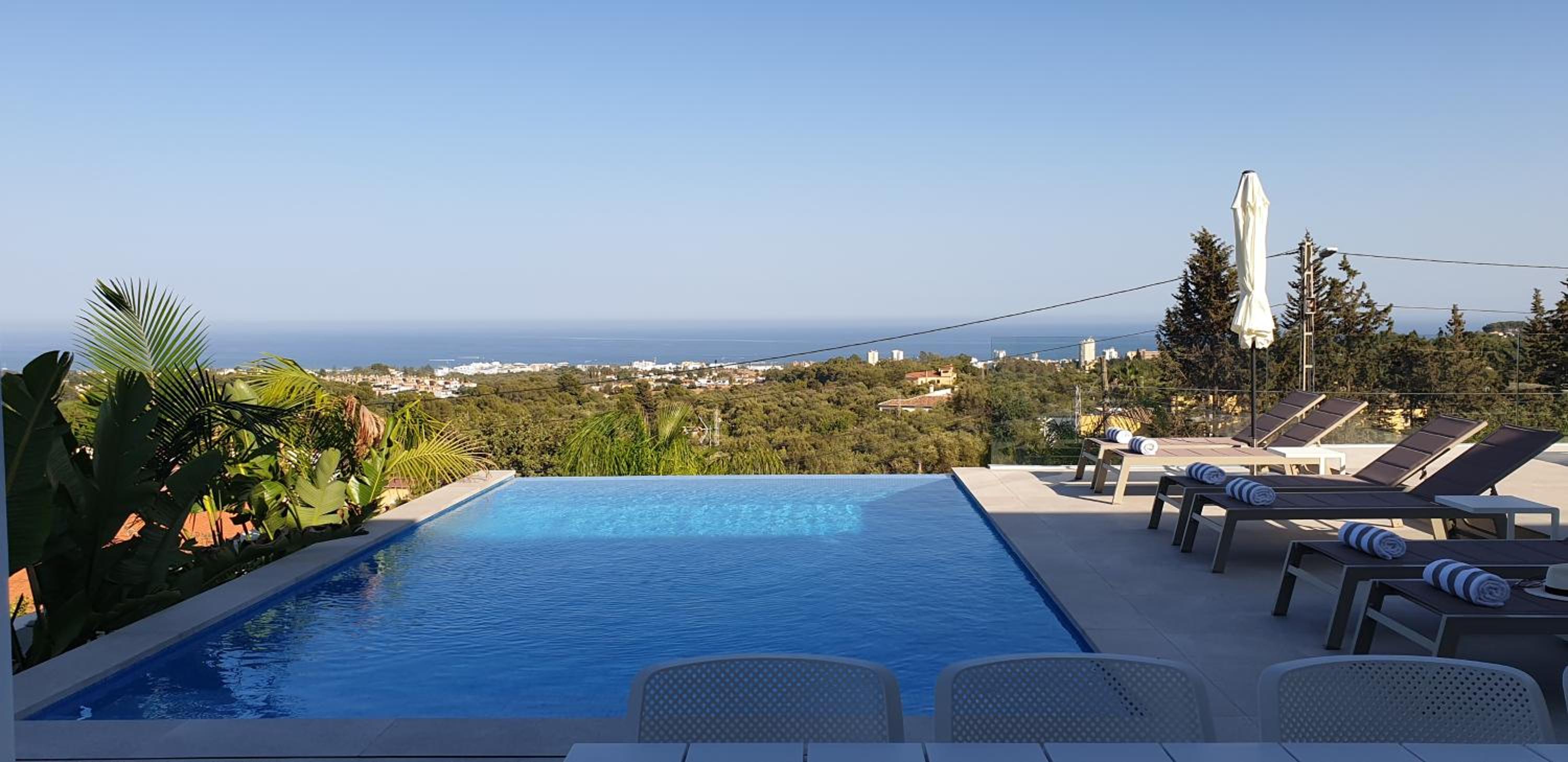 Happyplace Malaga - Villa with Panoramic Sea View Heated Infinity Saltwater Pool