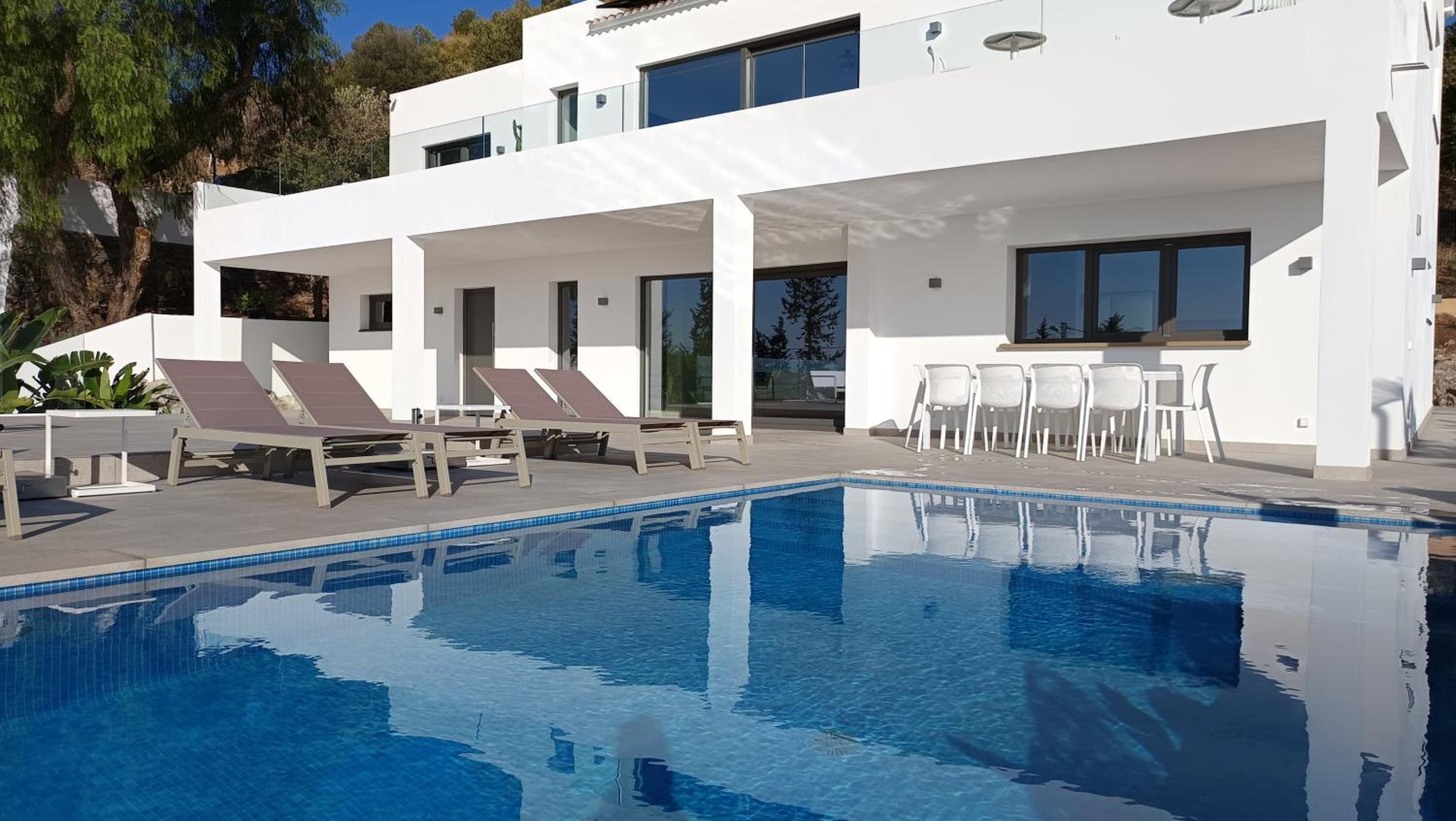 Happyplace Malaga - Villa with Panoramic Sea View Heated Infinity Saltwater Pool