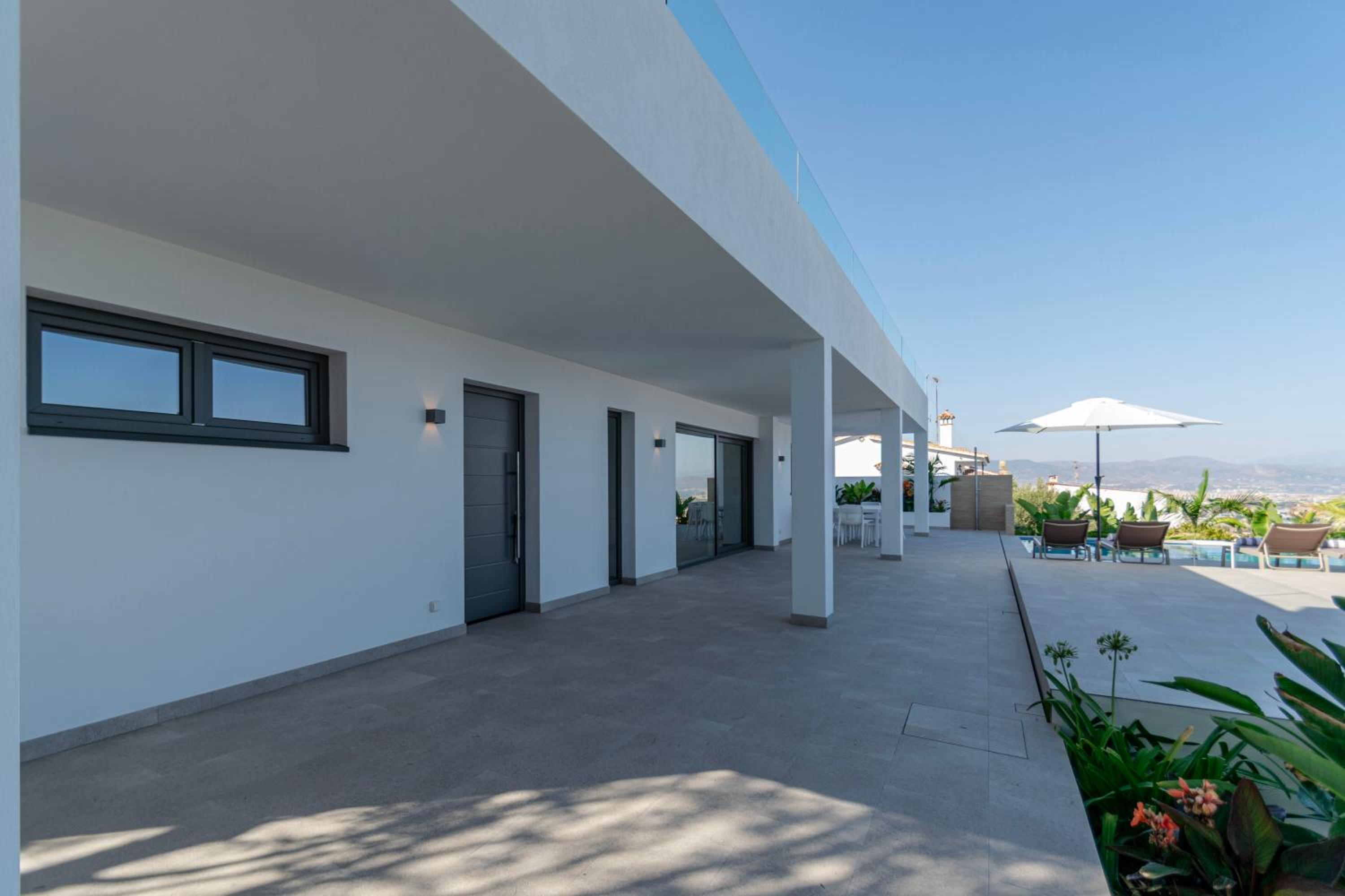 Happyplace Malaga - Villa with Panoramic Sea View Heated Infinity Saltwater Pool