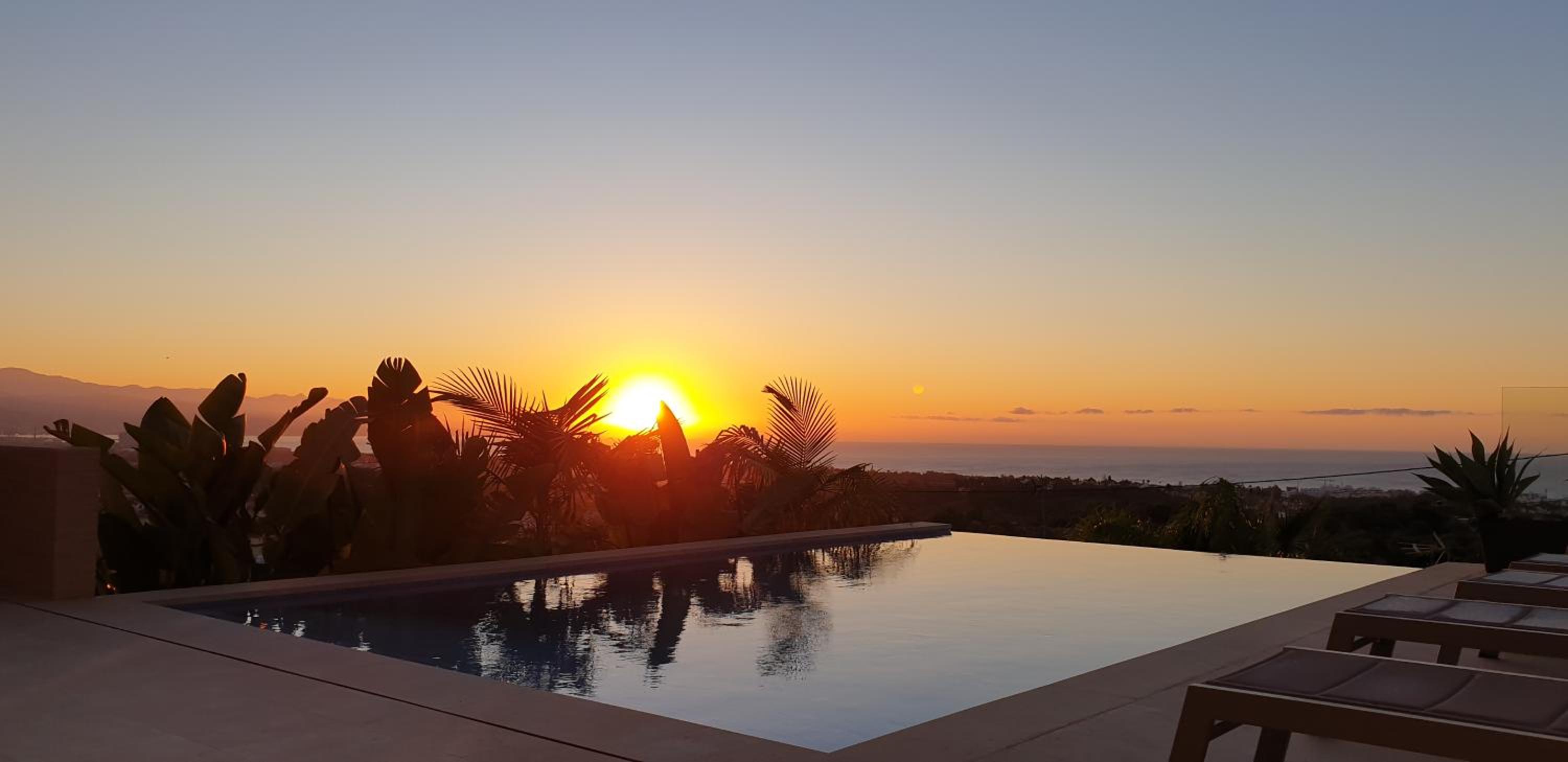 Happyplace Malaga - Villa with Panoramic Sea View Heated Infinity Saltwater Pool
