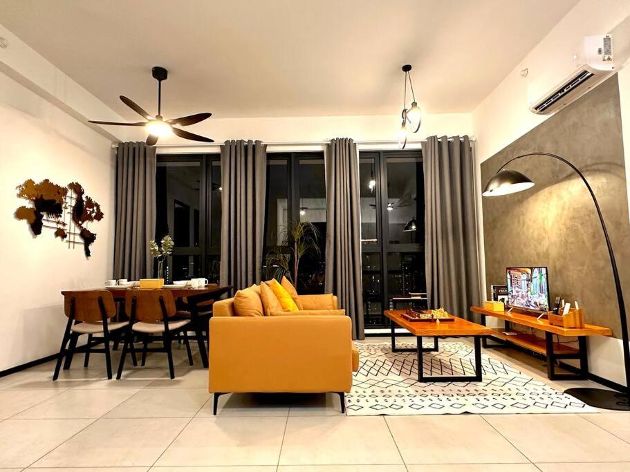 Urban Seaview with Infinity Pool, Luxury Modern Stylish 7pax 3Bedroom 3Queen photo 2