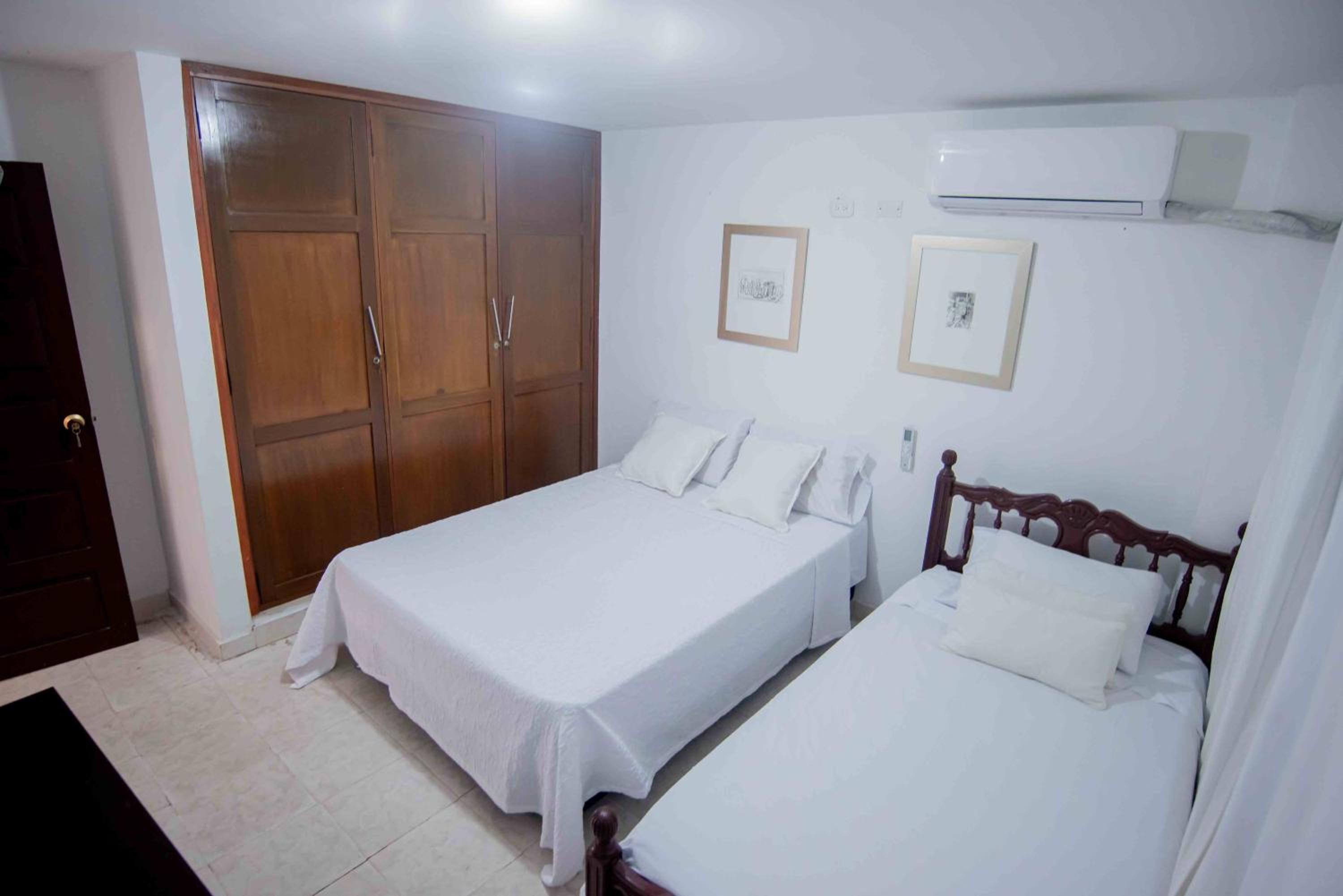 Casa Nora casa amplia con aire acondicionado para familias y grupos WiFi y parking cubierto