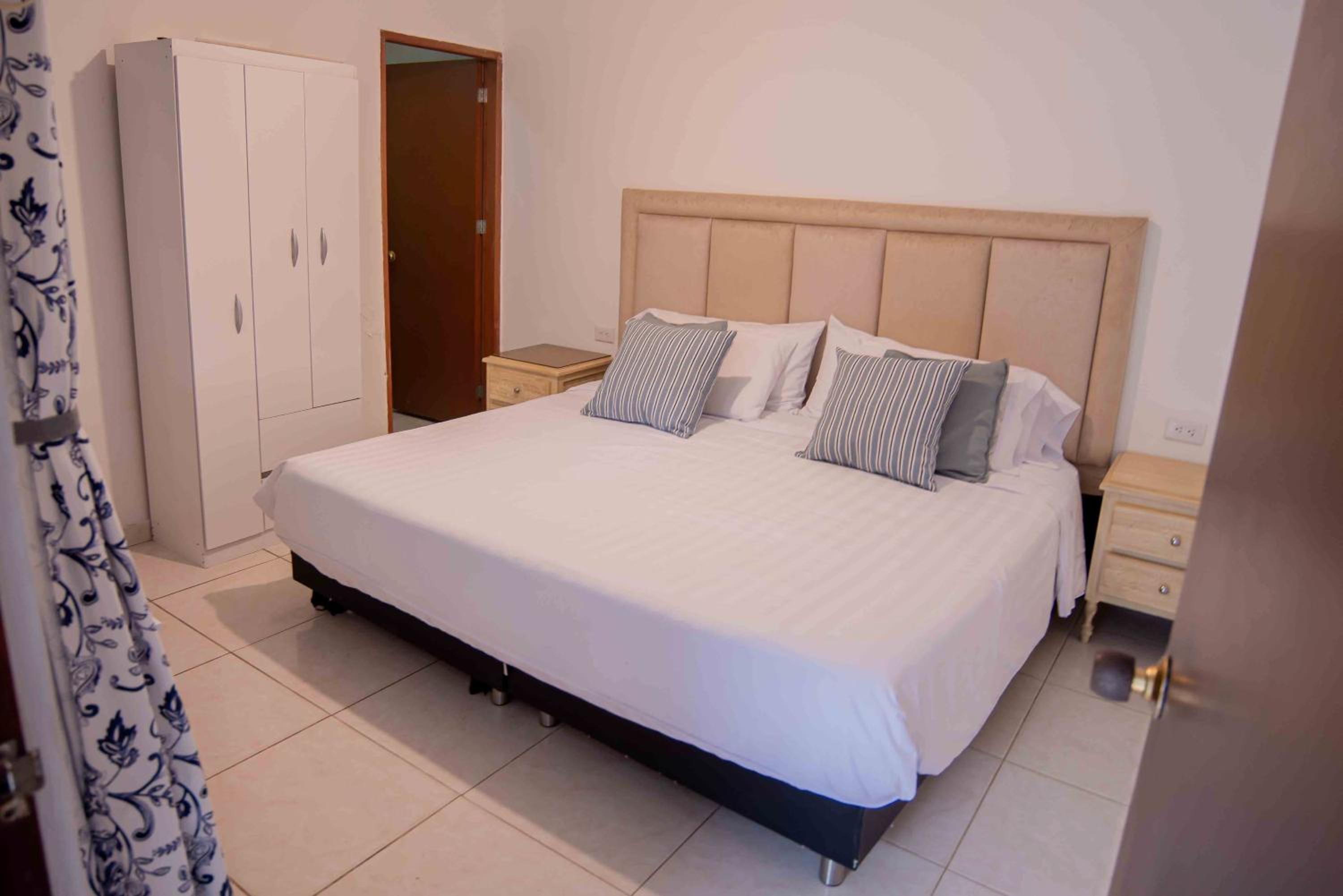 Casa Nora casa amplia con aire acondicionado para familias y grupos WiFi y parking cubierto