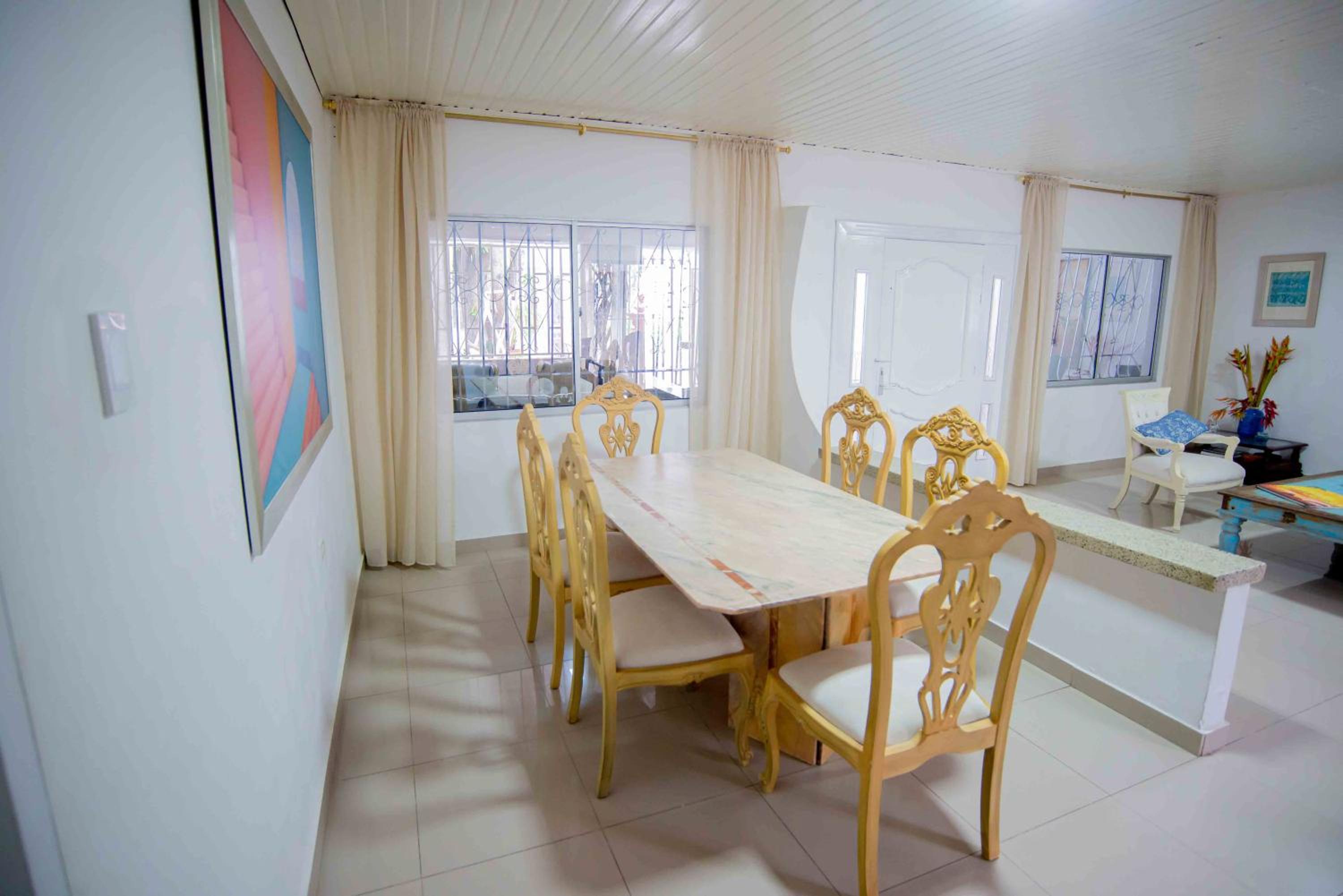 Casa Nora casa amplia con aire acondicionado para familias y grupos WiFi y parking cubierto