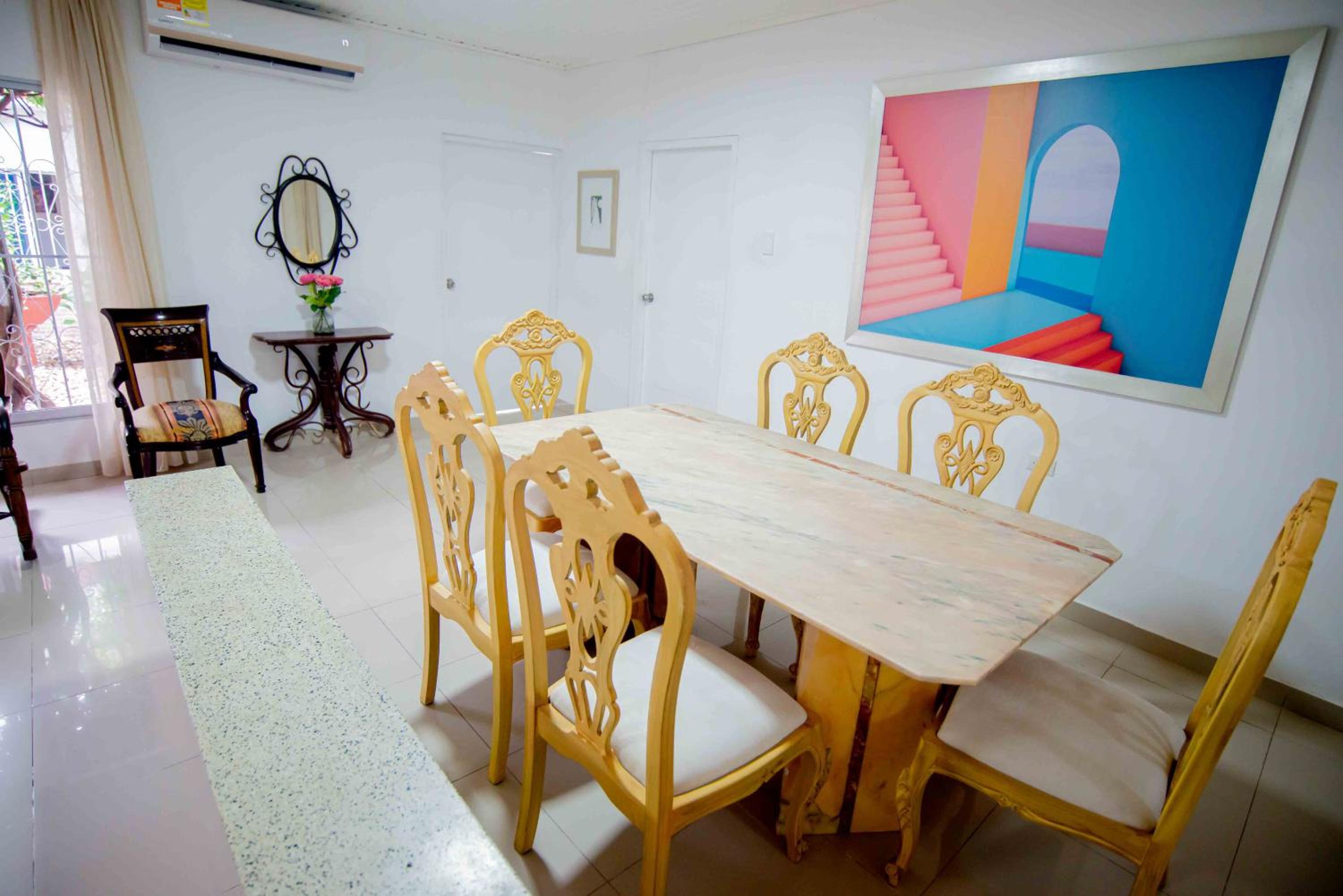 Casa Nora casa amplia con aire acondicionado para familias y grupos WiFi y parking cubierto