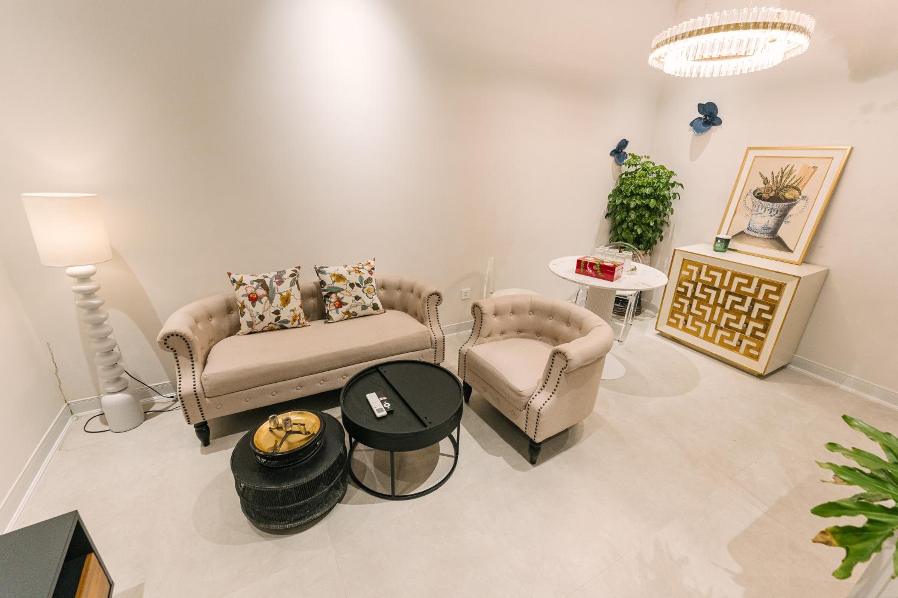 Central Modern Apt Big Group