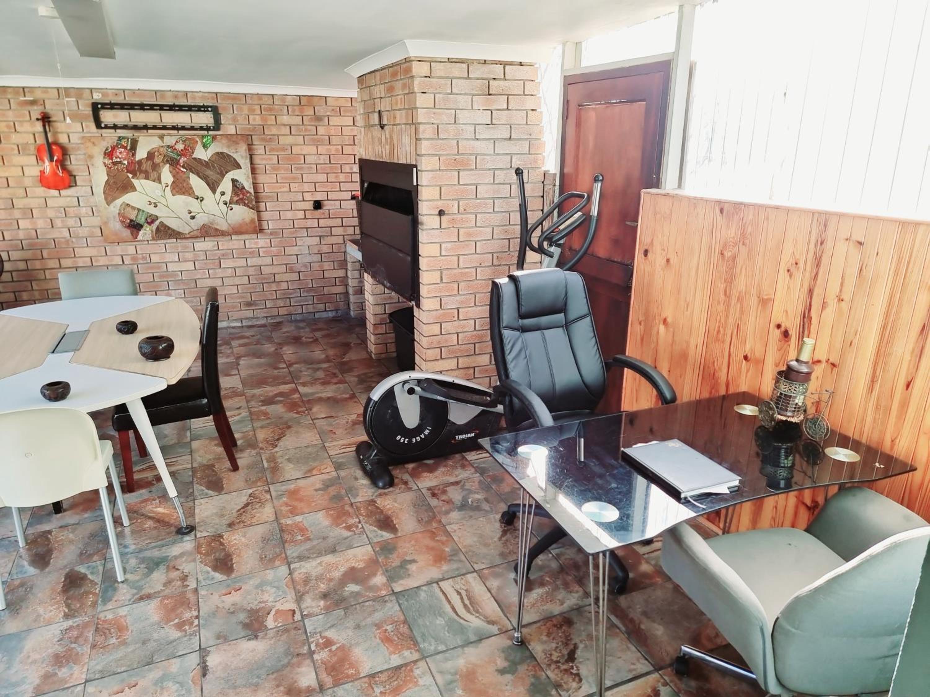3 bedroom garden house in Tableview view 3