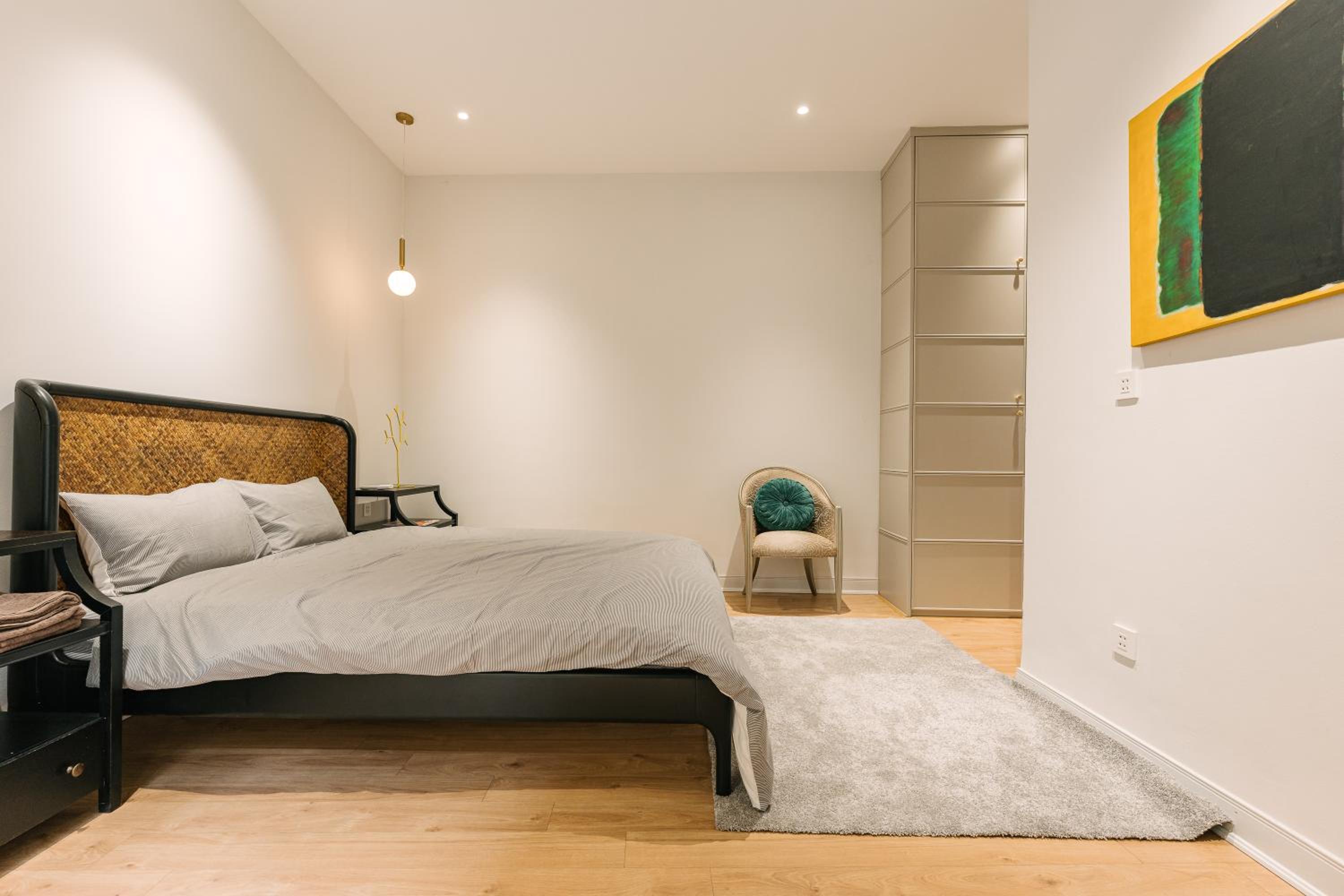 Central Modern Apt Big Group