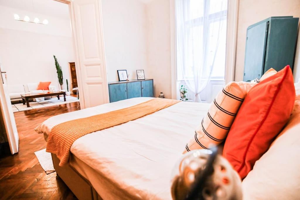 Tranquil and Charming One Bedroom Apartment view 3