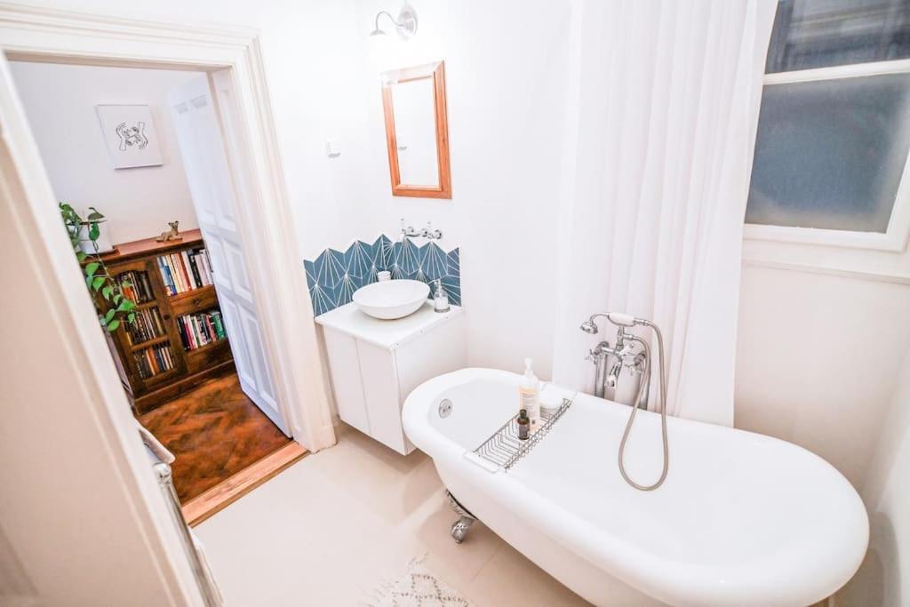 Tranquil and Charming One Bedroom Apartment view 4