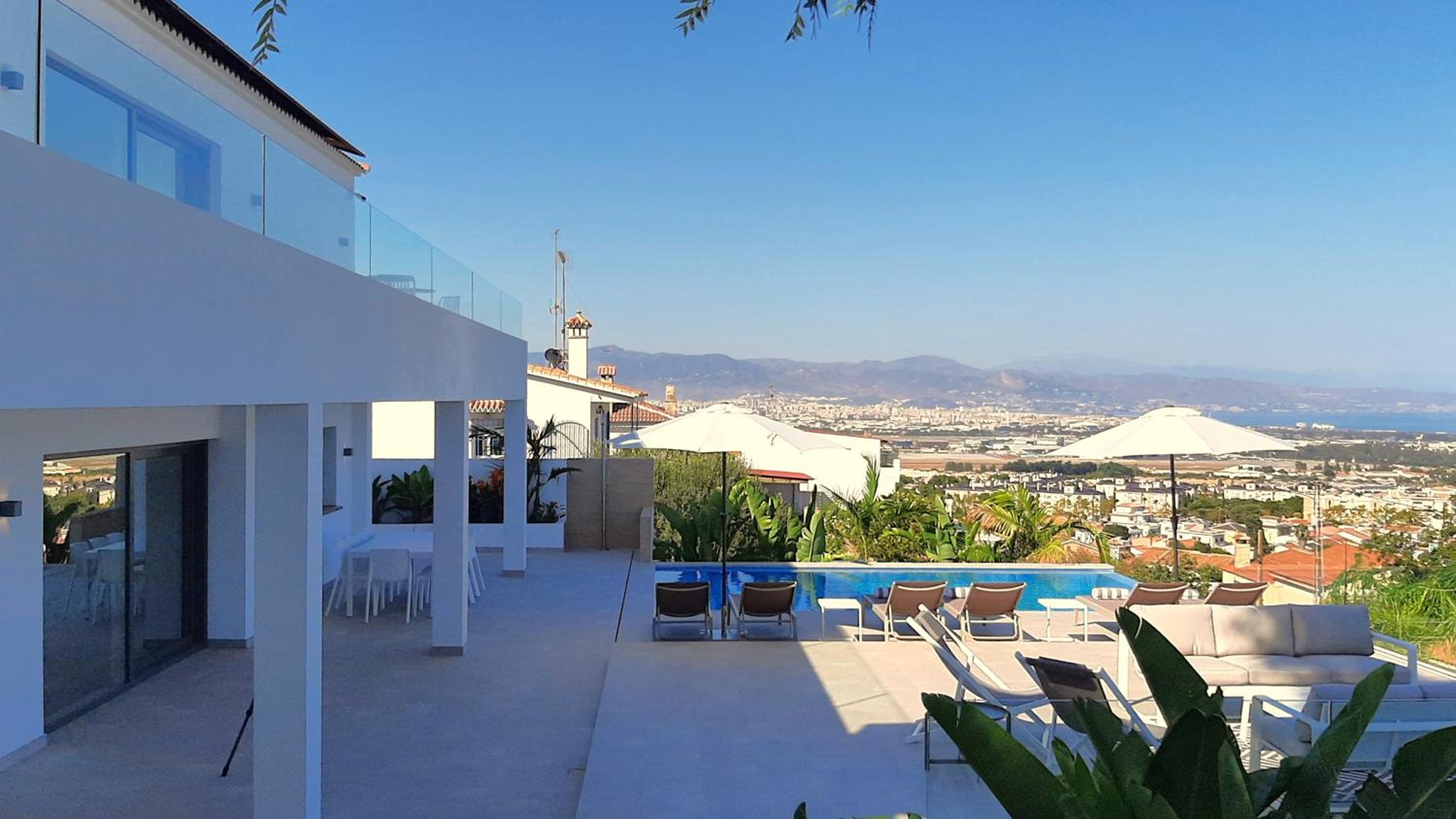 Happyplace Malaga - Villa with Panoramic Sea View Heated Infinity Saltwater Pool