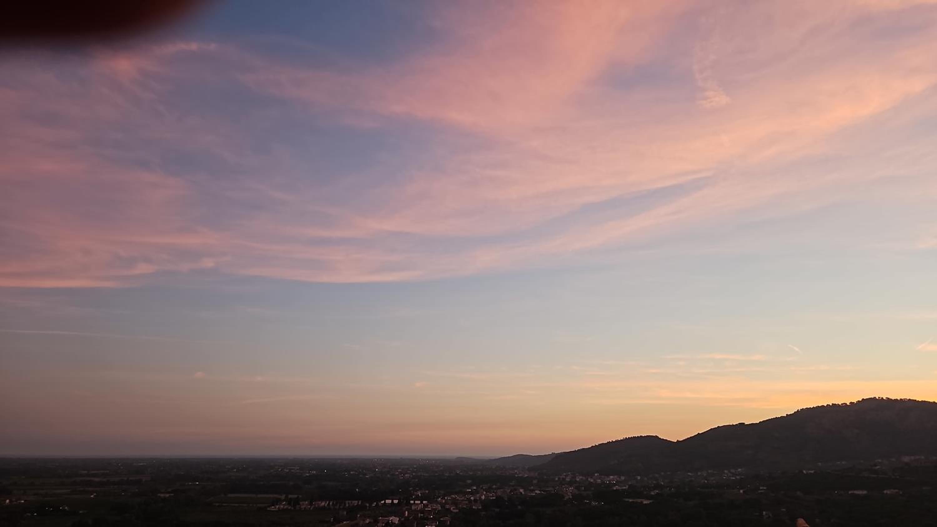 OIKOS Guesthouse & Rooftop