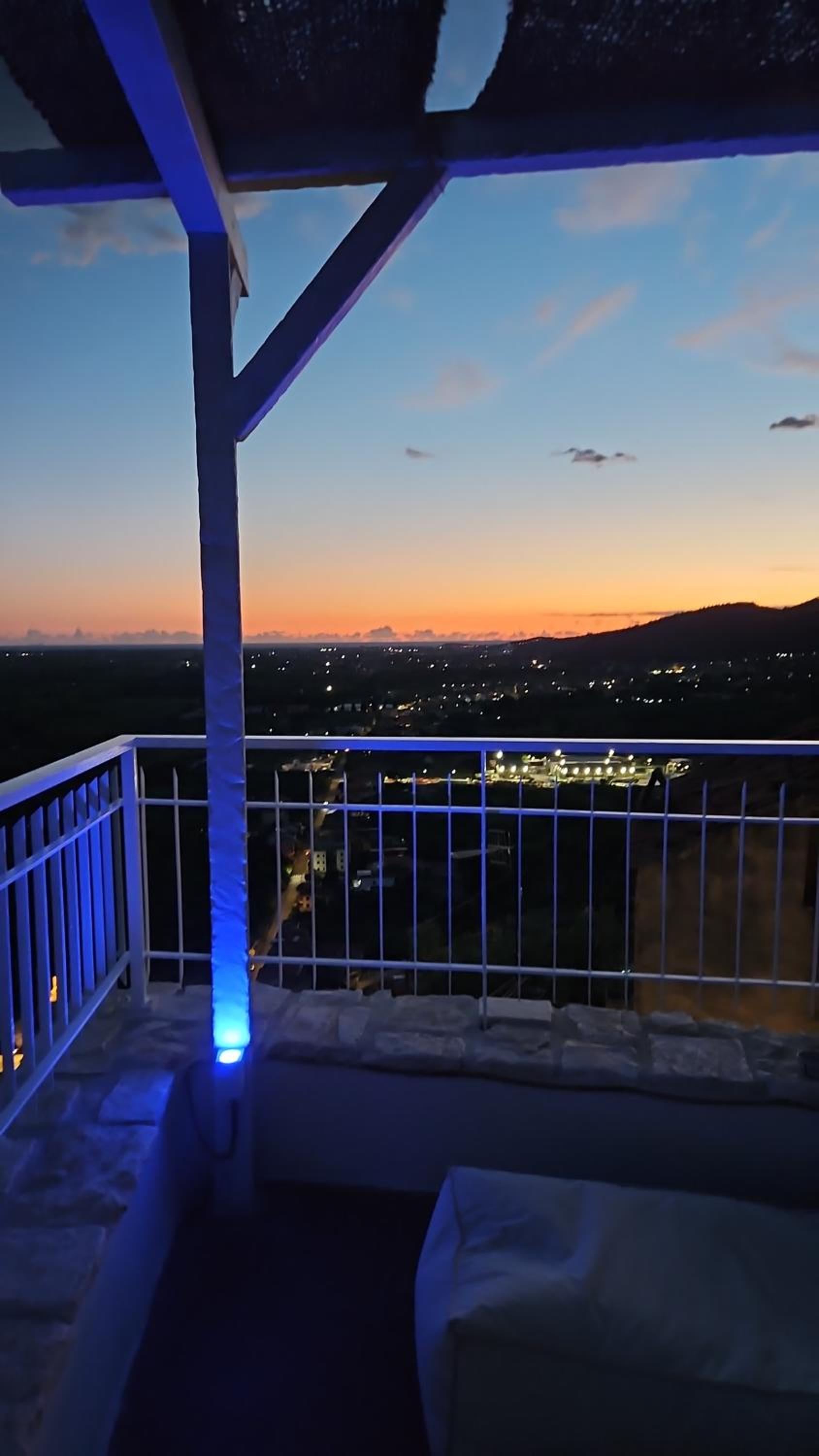 OIKOS Guesthouse & Rooftop