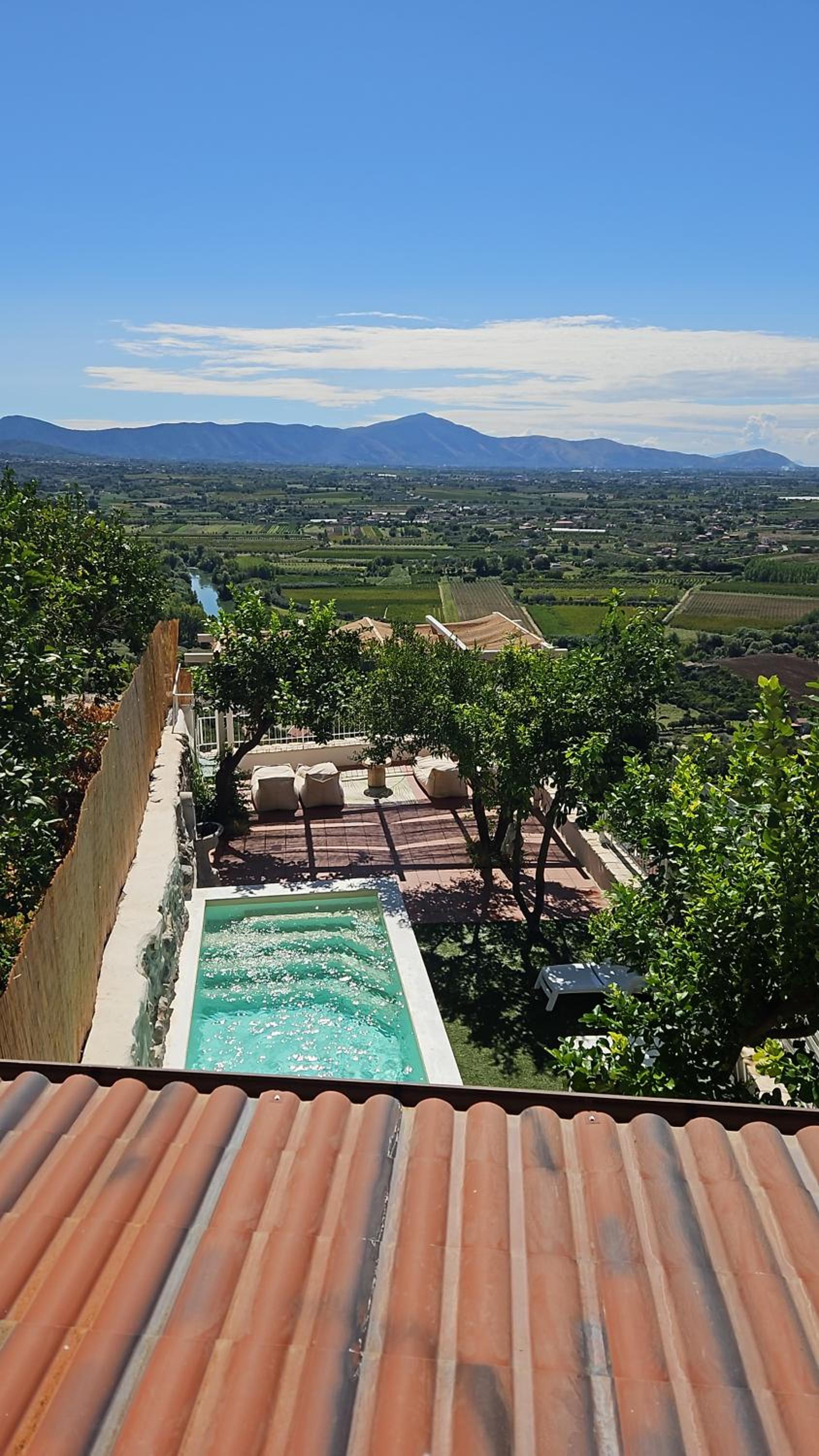 OIKOS Guesthouse & Rooftop