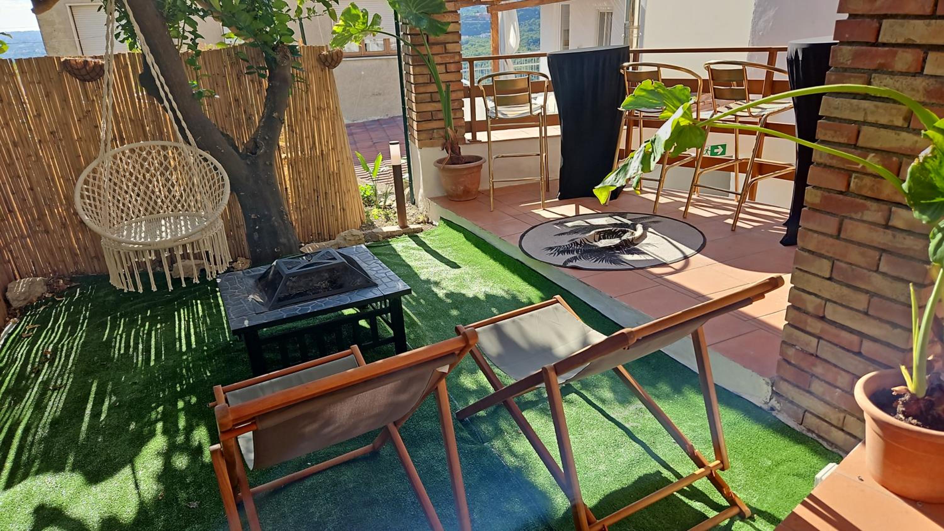 OIKOS Guesthouse & Rooftop