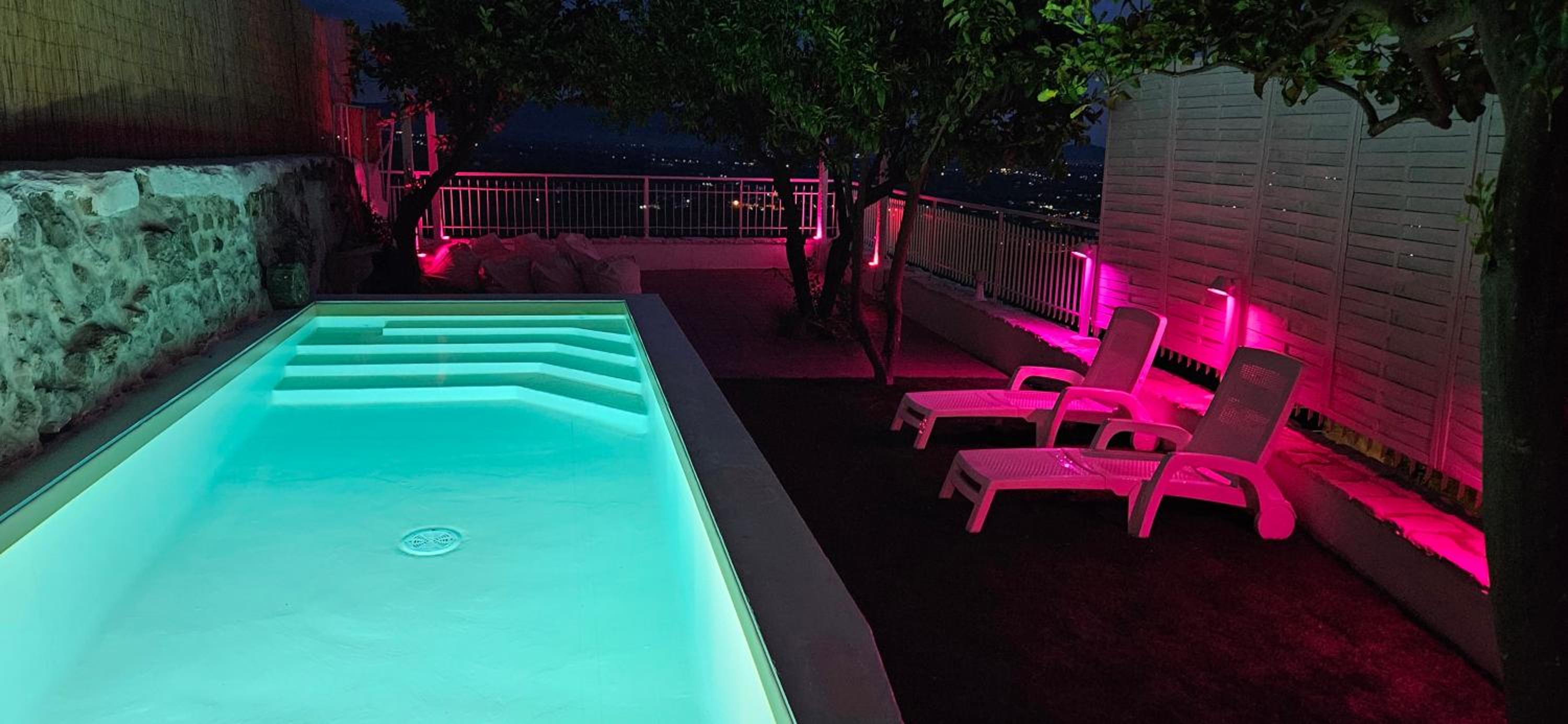 OIKOS Guesthouse & Rooftop