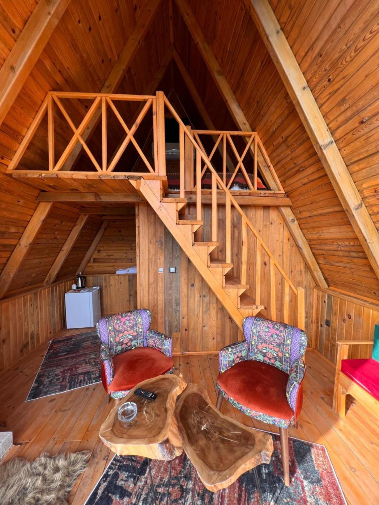 Madağ Bungalov