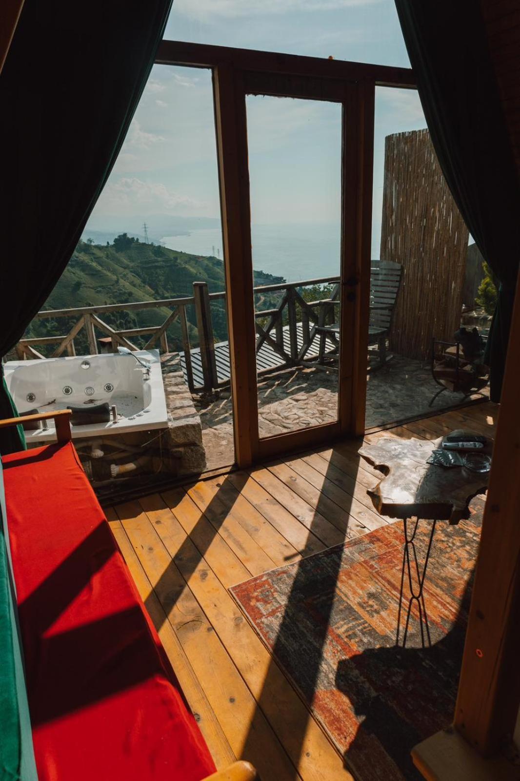 Madağ Bungalov