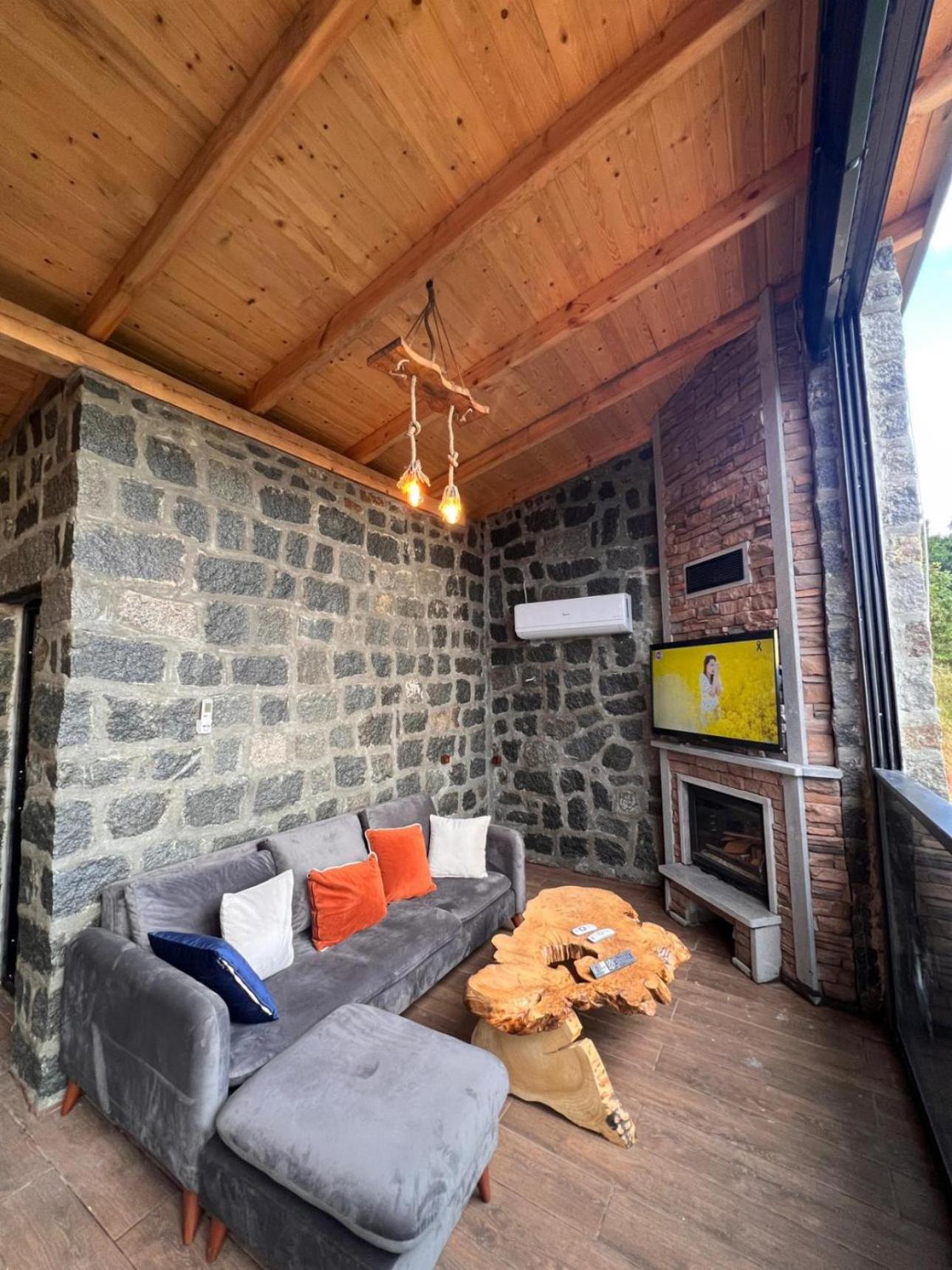 Madağ Bungalov