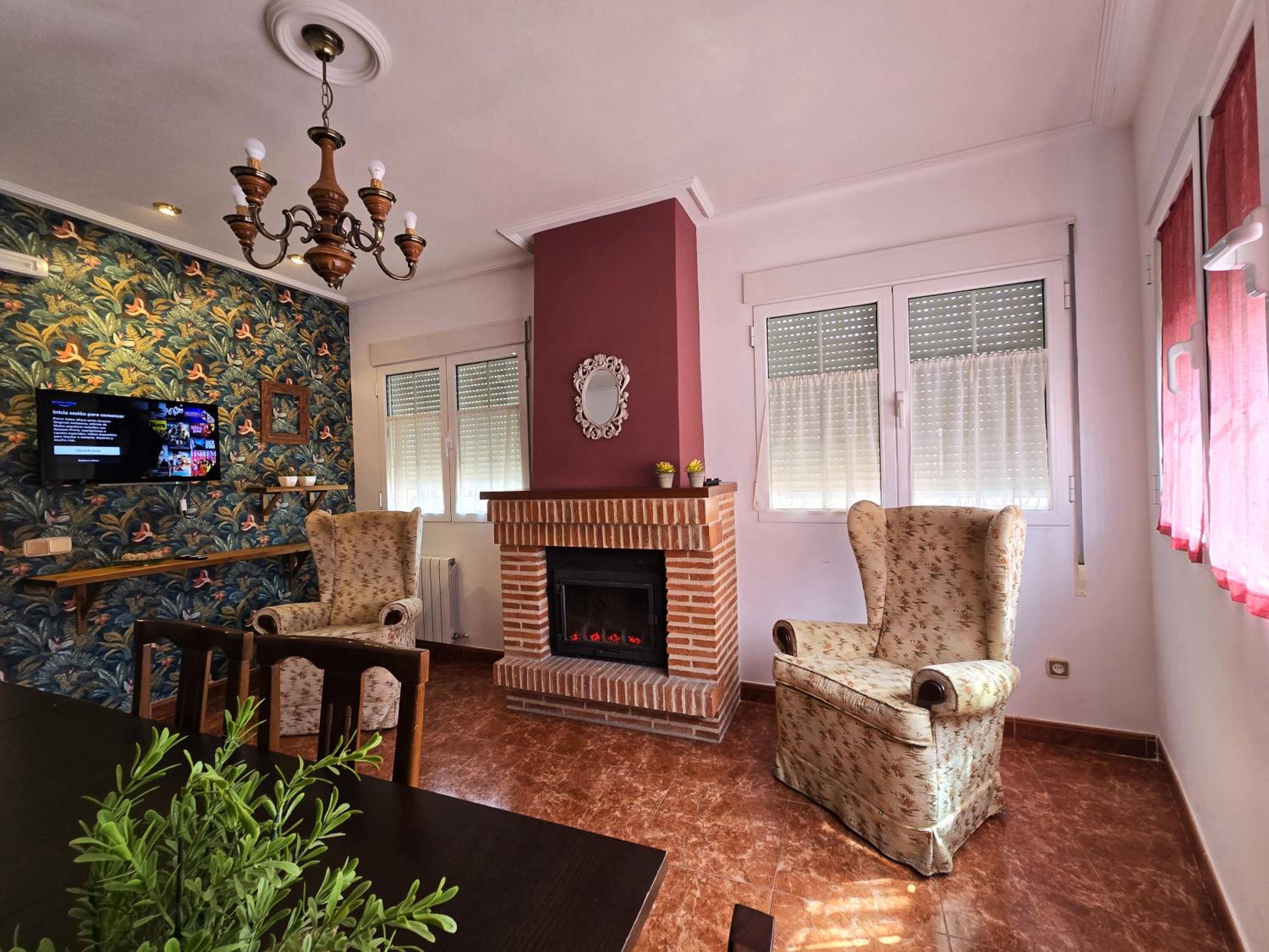 ZONE1 rentals SEGOVIA apartamento 1 dormitorio con CHIMENEA y WIFI para 1, 2 ó 3 personas Aparcamiento GRATUITO Cocina completa view 3