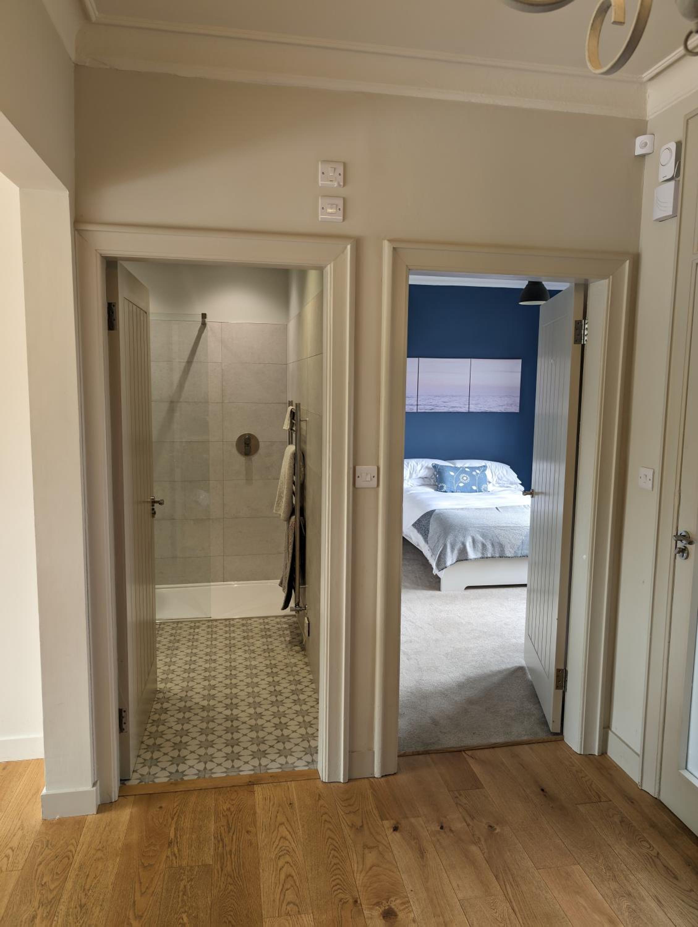 Beautiful double room B&B homeshare great location Edinburgh photo 3
