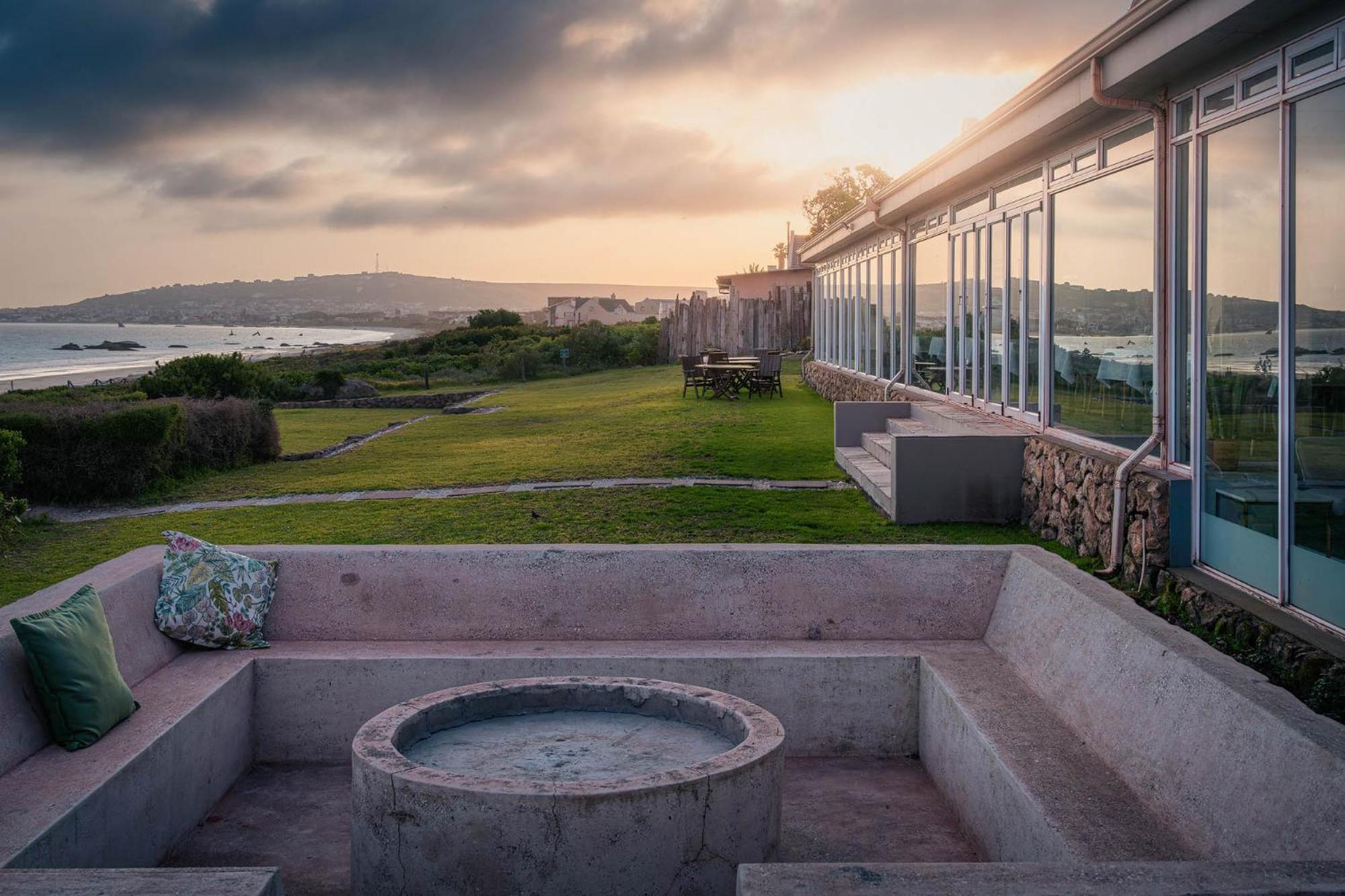 Blue Bay Lodge