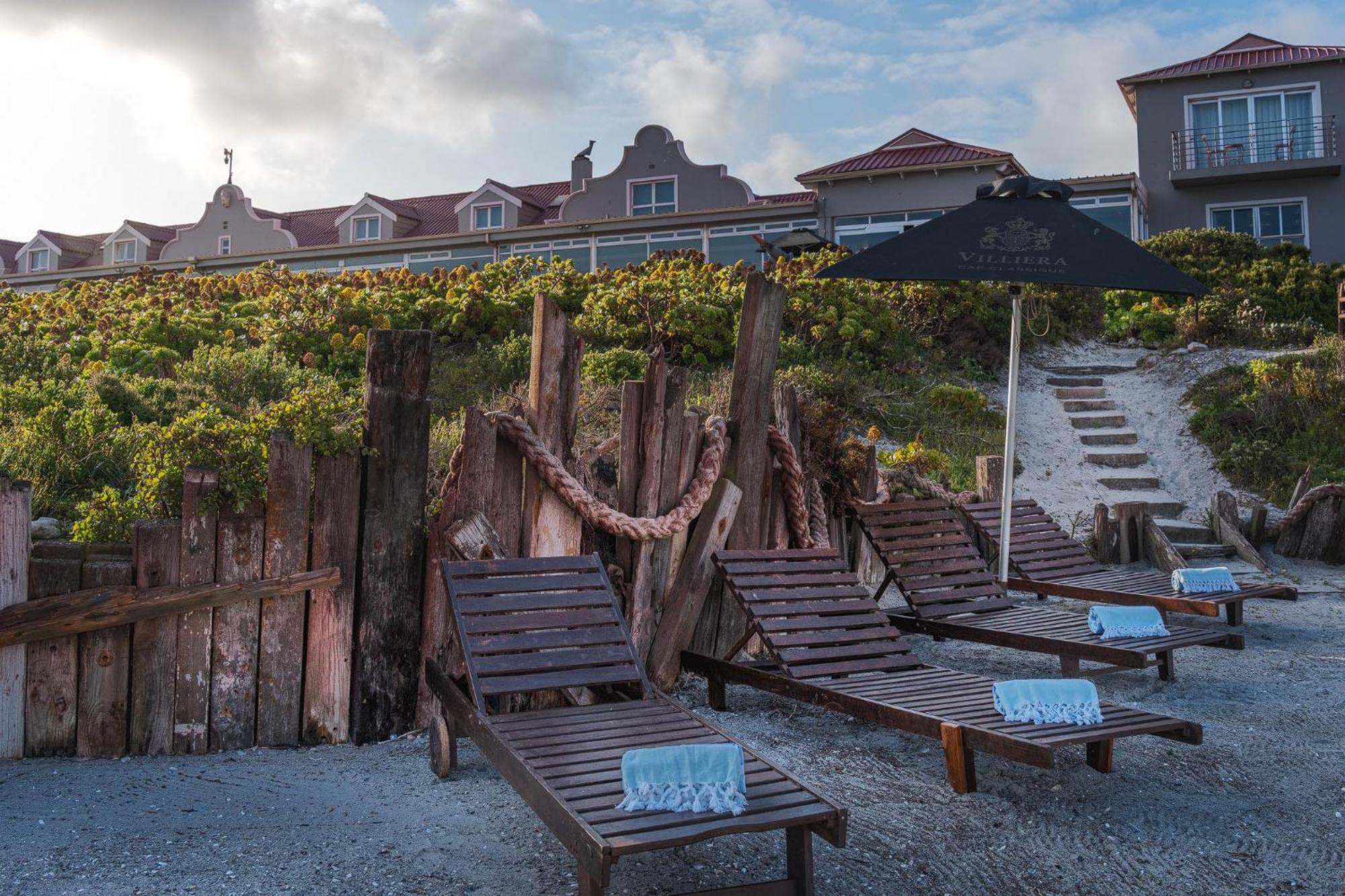 Blue Bay Lodge