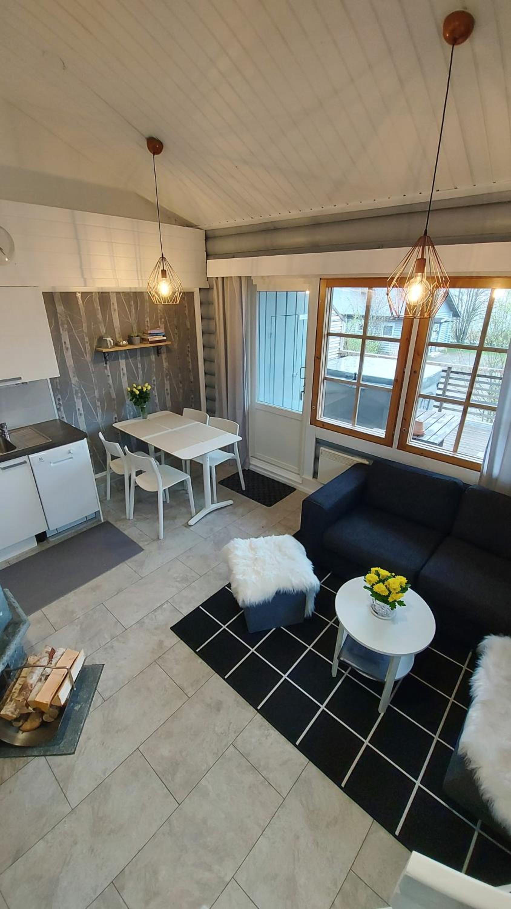 Söpö mökki Himoksella palveluiden vieressä