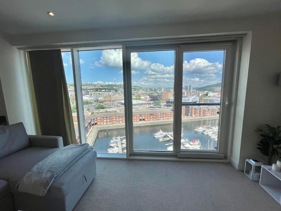 Meridian Tower with Marina view view 4