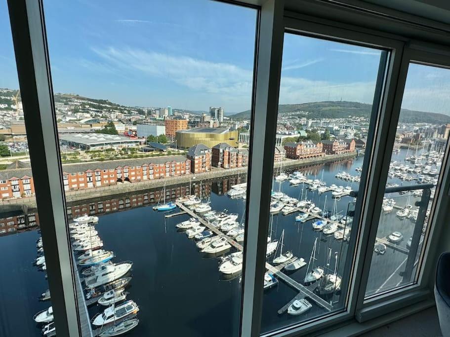 Meridian Tower with Marina view view 5