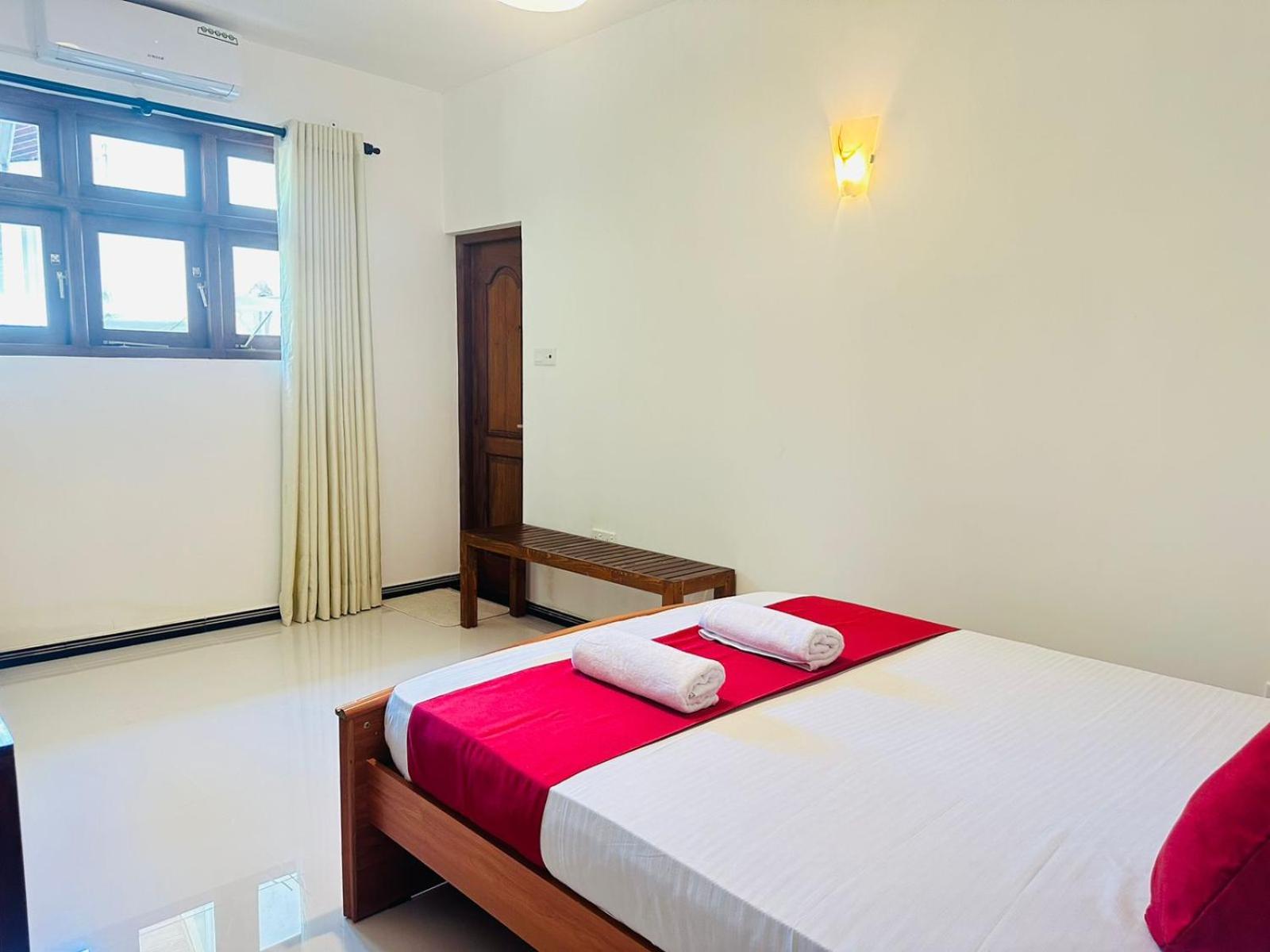 Kandy Lakeside Escape