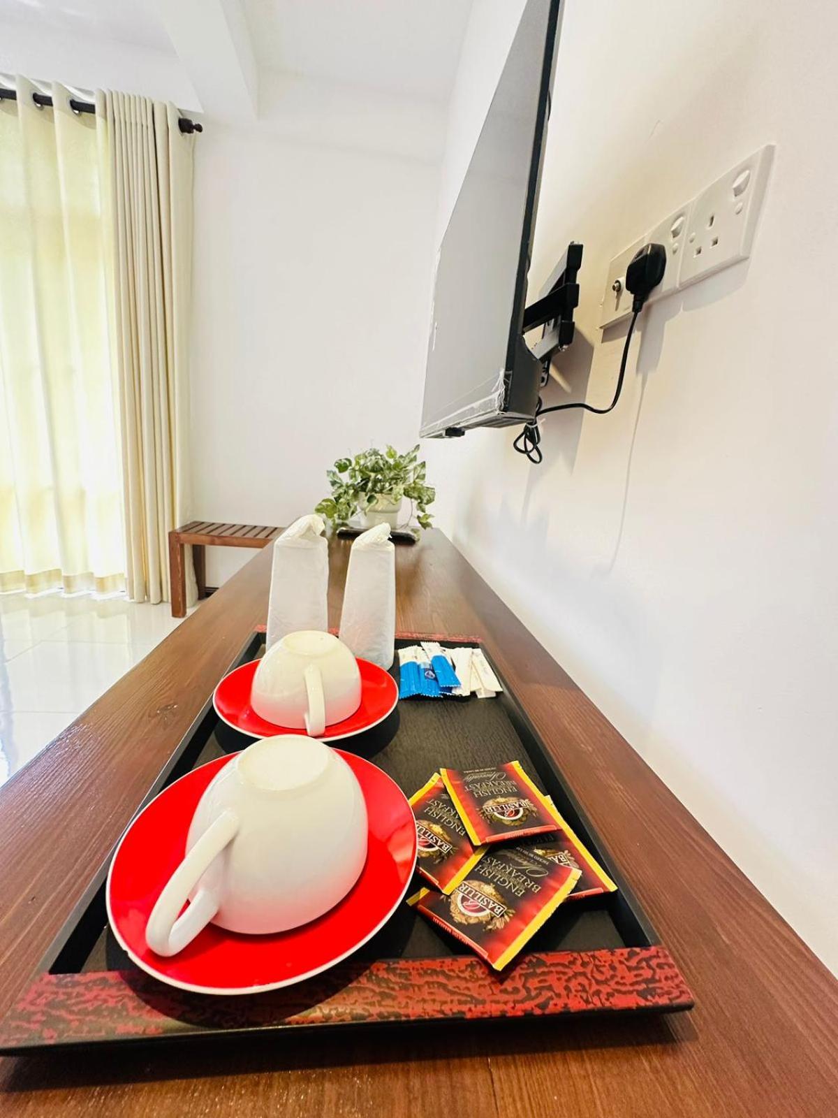 Kandy Lakeside Escape
