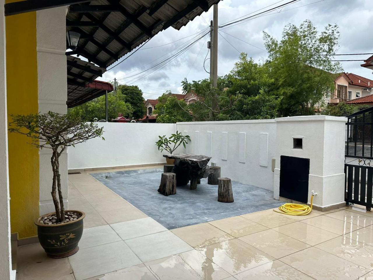 Semi-D House With Pool Seremban 2 by Maison photo 4