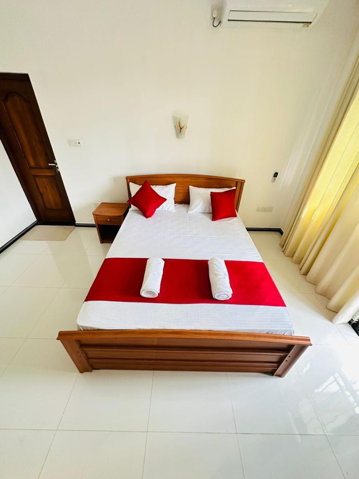 Kandy Lakeside Escape