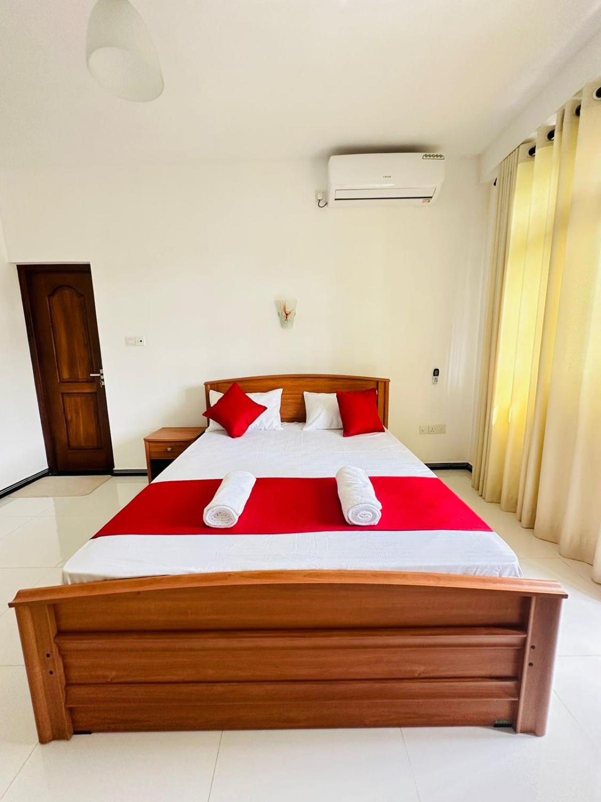 Kandy Lakeside Escape