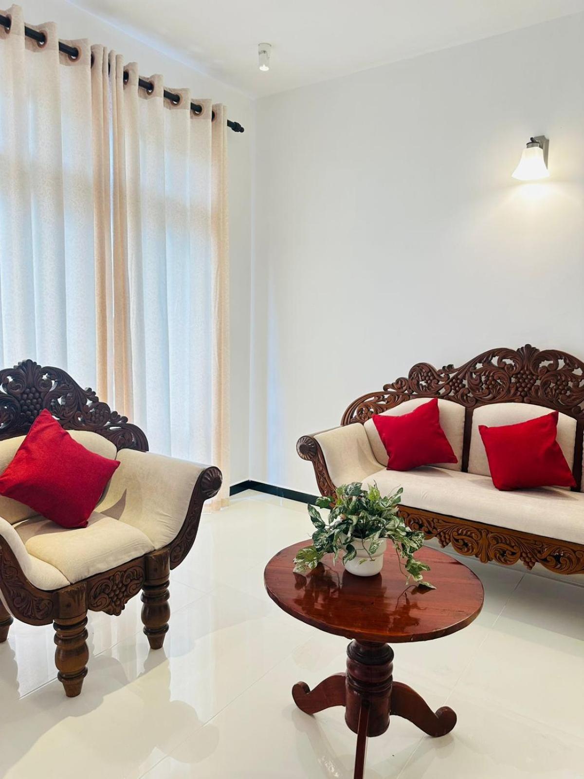 Kandy Lakeside Escape