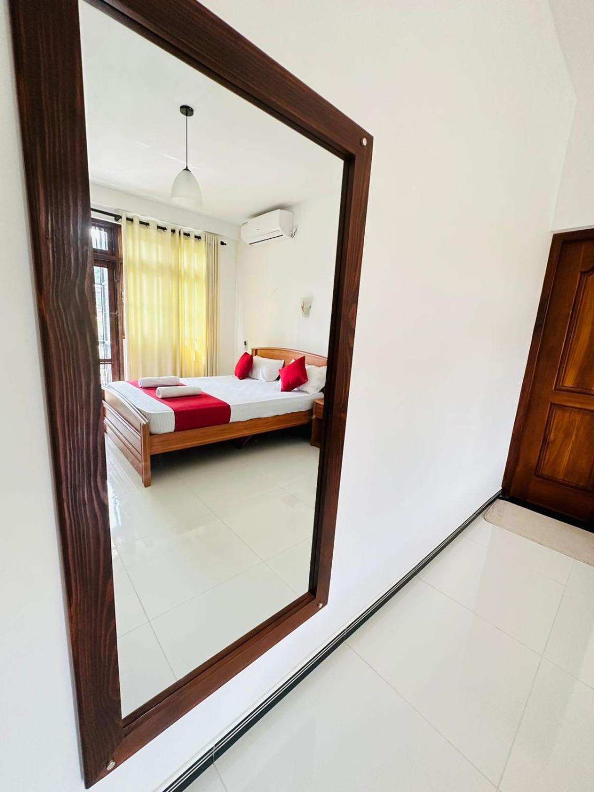 Kandy Lakeside Escape