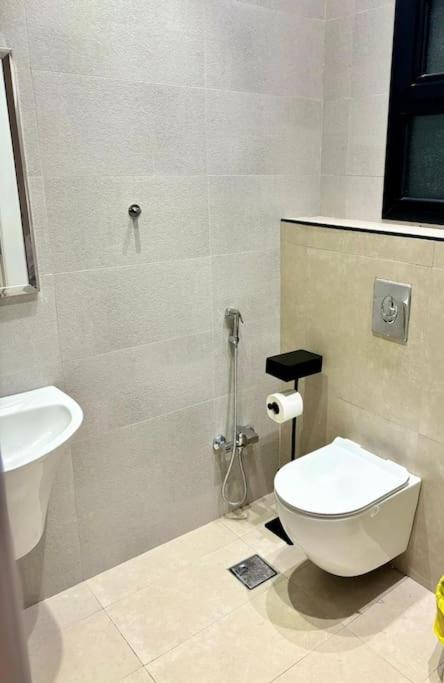 Brand New Al-Malqa Apartment La Gloria 05