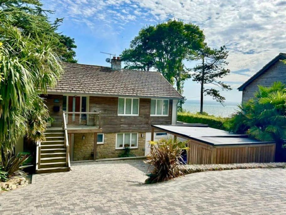 Hotel Relaxing private entrance ensuite room with stunning sea view and swimspa - Image 1