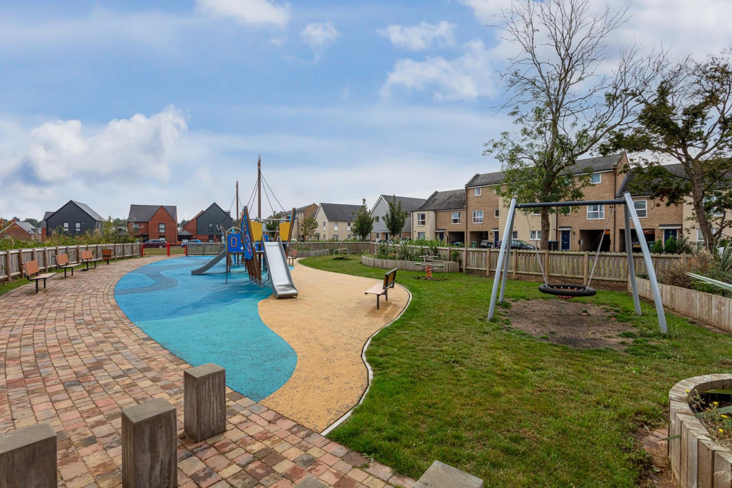 Detached 4 Bedroom 2 Bathroom House - Driveway Parking, Fast WiFi and Smart TV by Yoko Property view 2