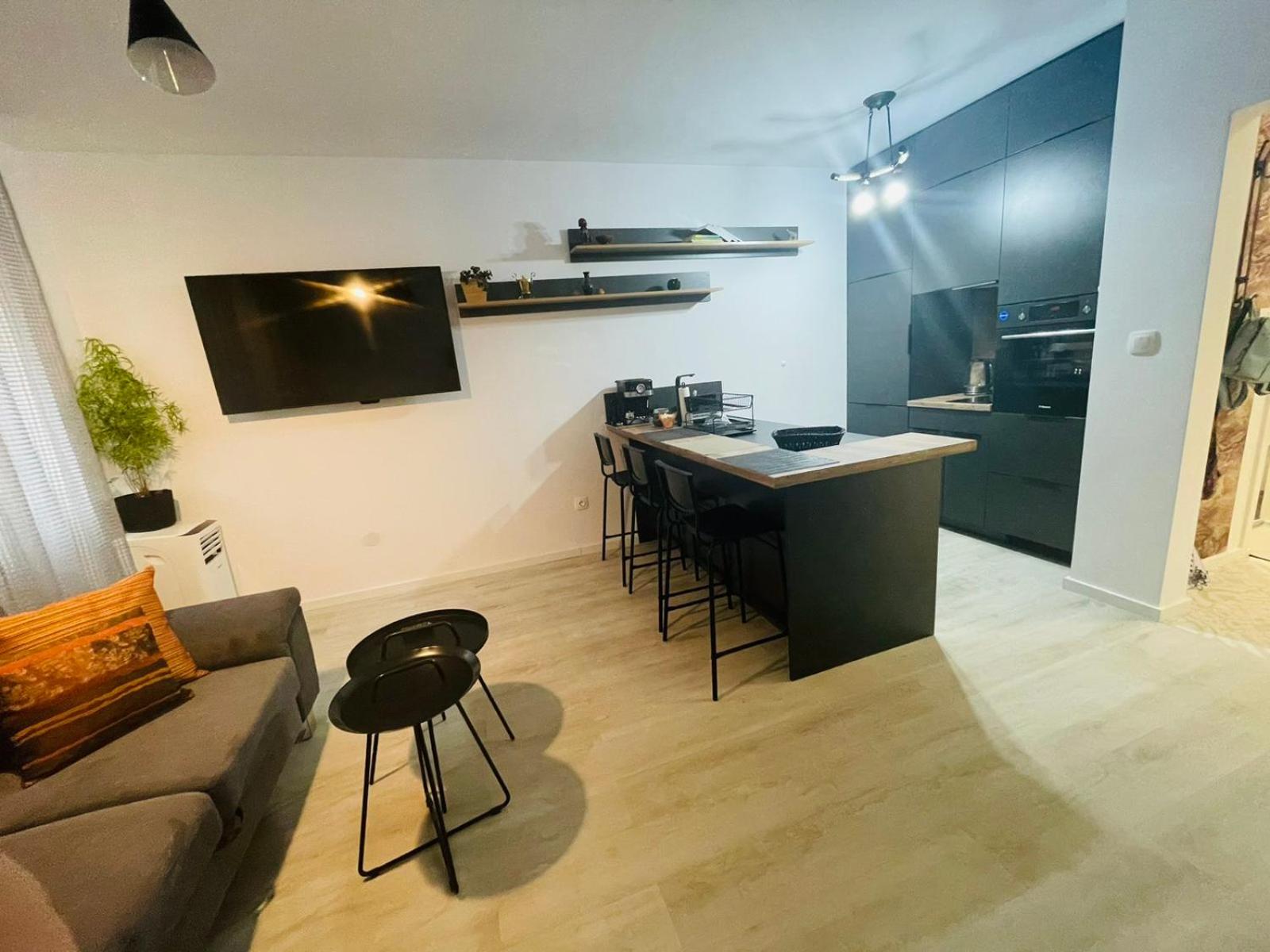 Apartament-DEMIAN