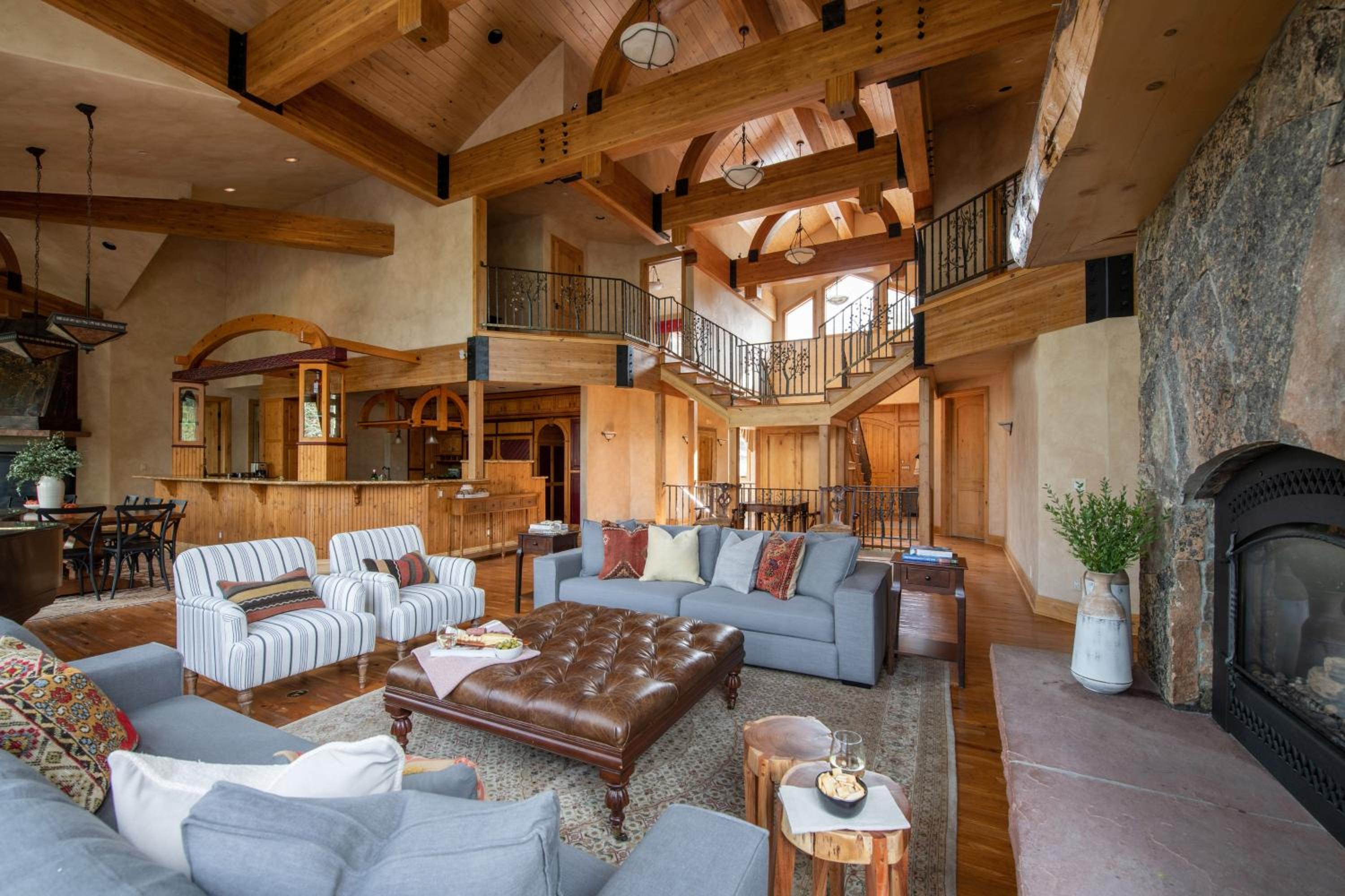 Cherry Ridge by AvantStay Incredible Mountain Mansion w Game Room Hot Tub Views