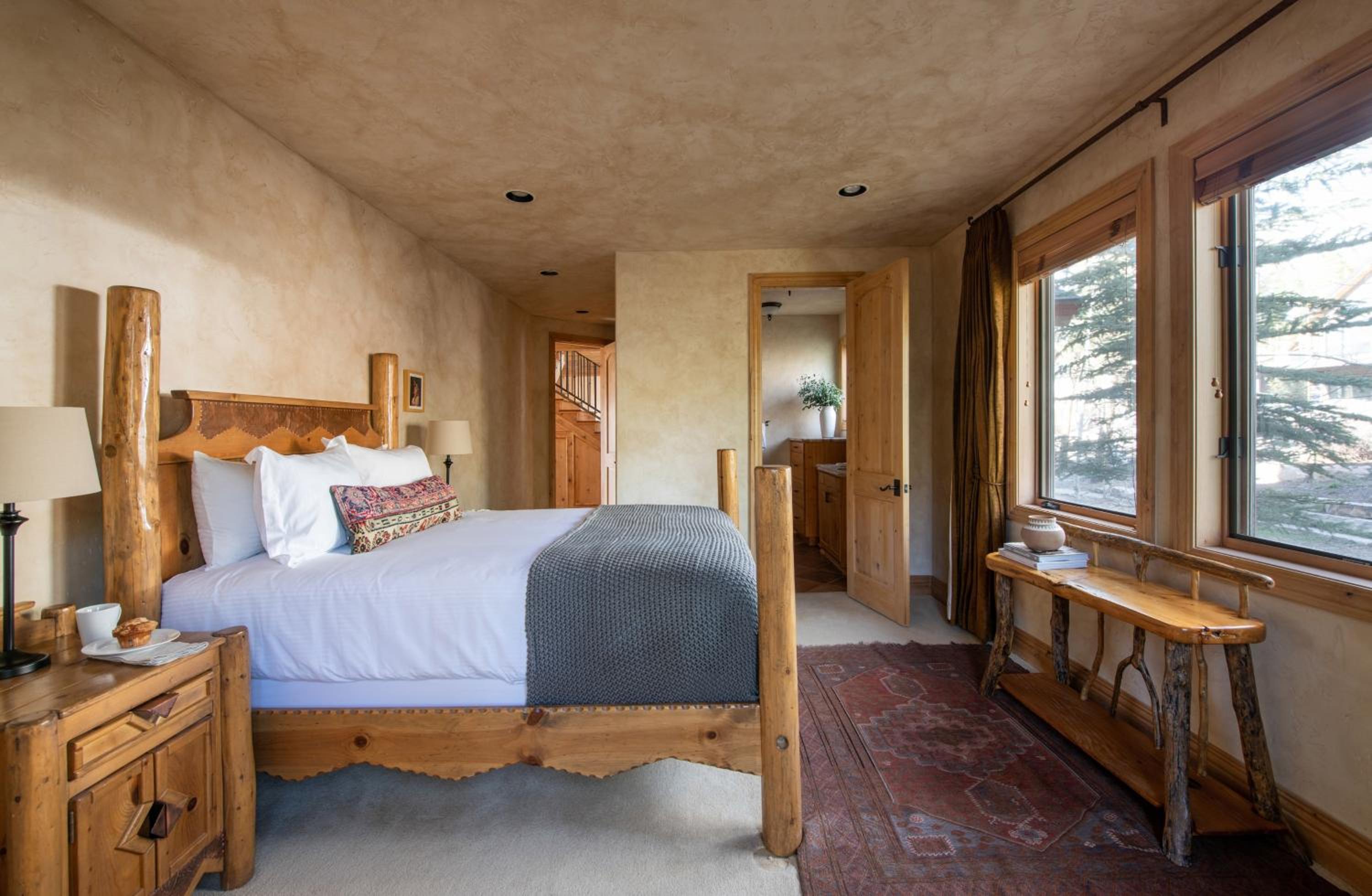 Cherry Ridge by AvantStay Incredible Mountain Mansion w Game Room Hot Tub Views