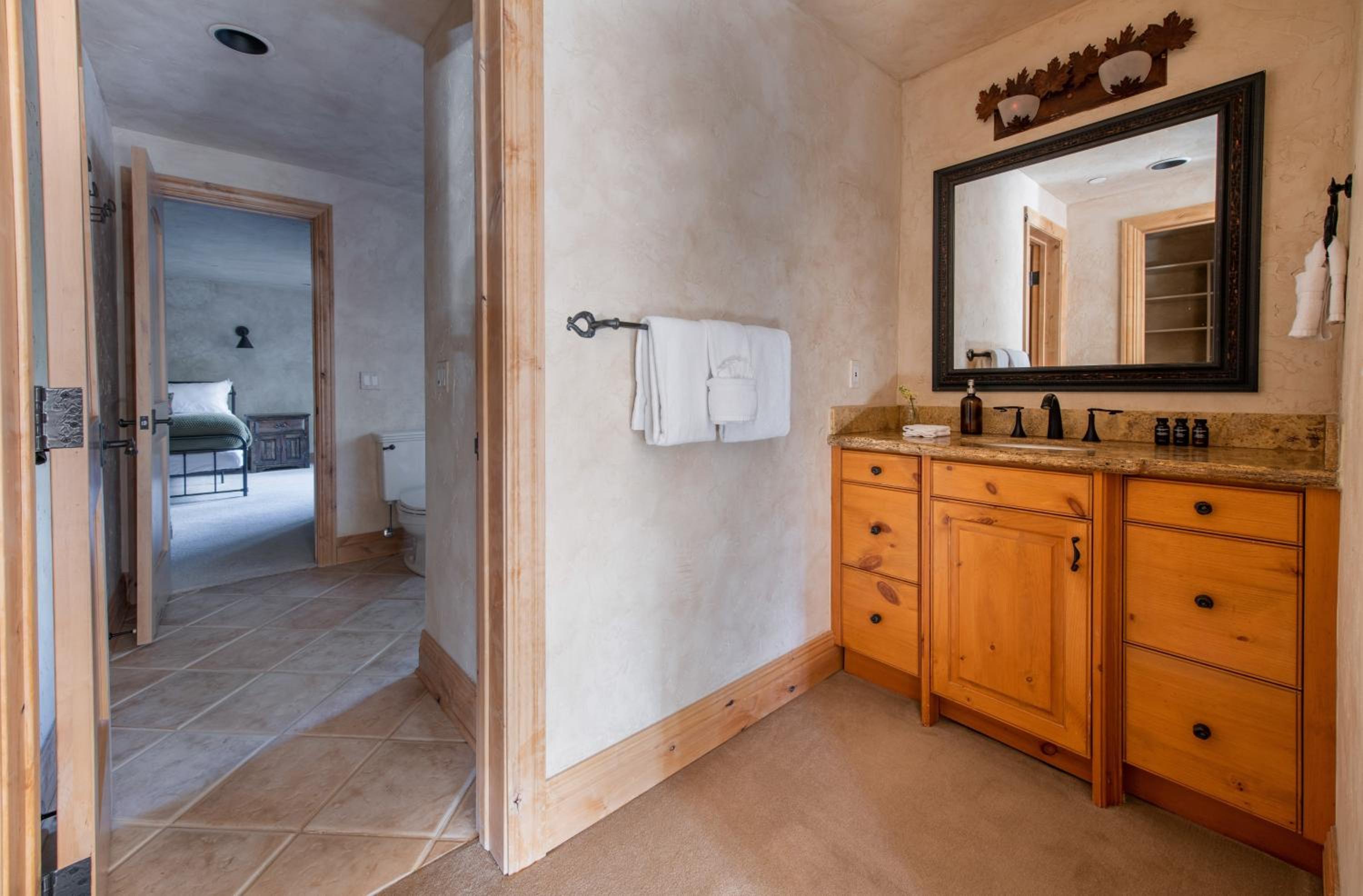 Cherry Ridge by AvantStay Incredible Mountain Mansion w Game Room Hot Tub Views