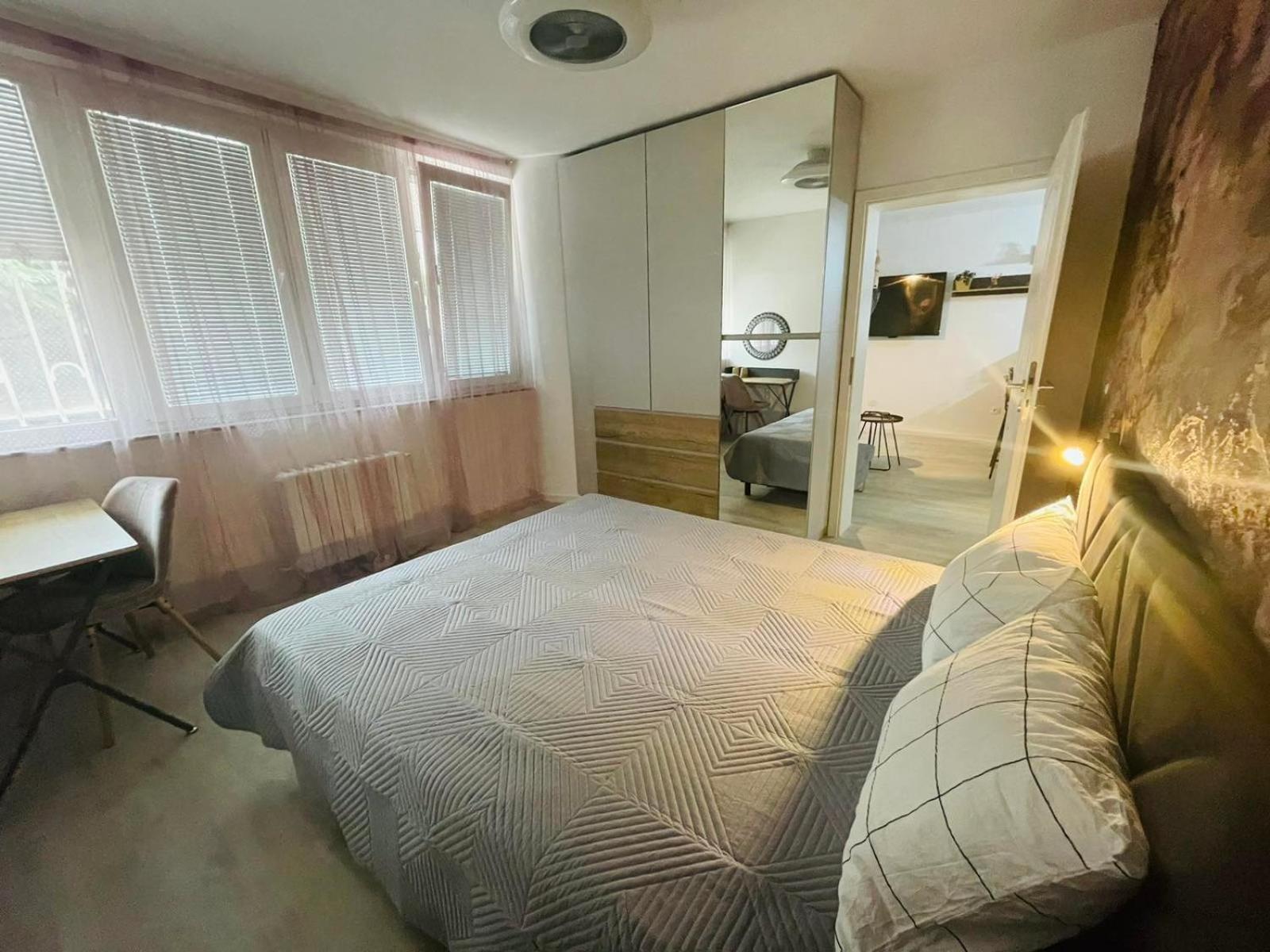 Apartament-DEMIAN